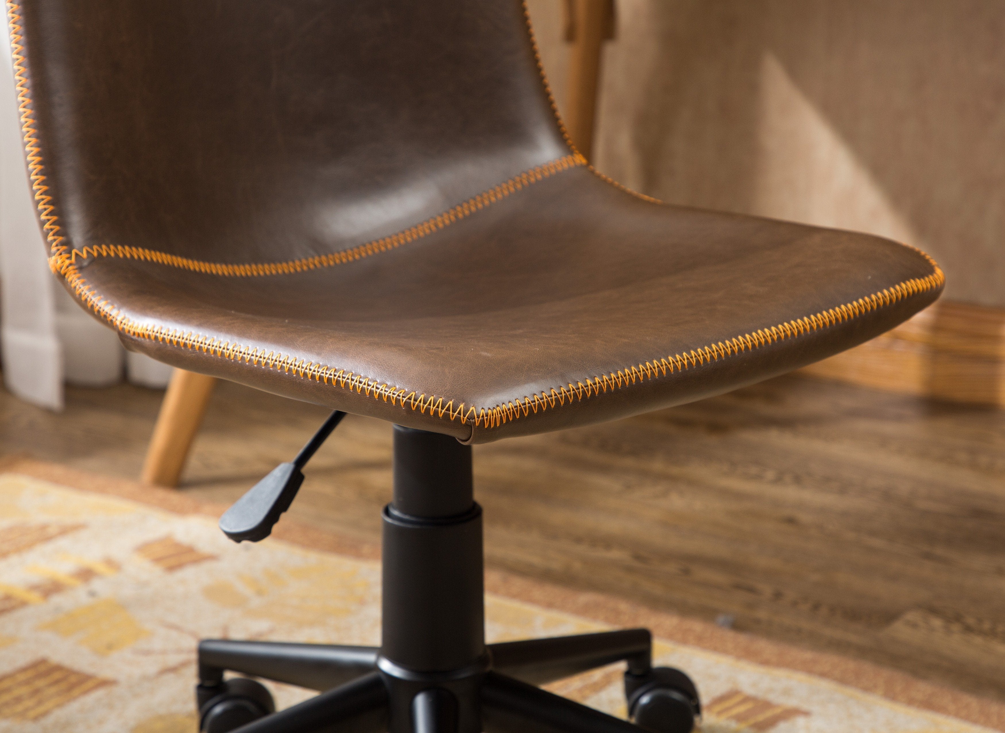 Roundhill Furniture Cesena 360 Swivel Office Chair - Adjustable Height PU Leather Executive Desk Chair with Air Lift Technology for Home & Office Workspace