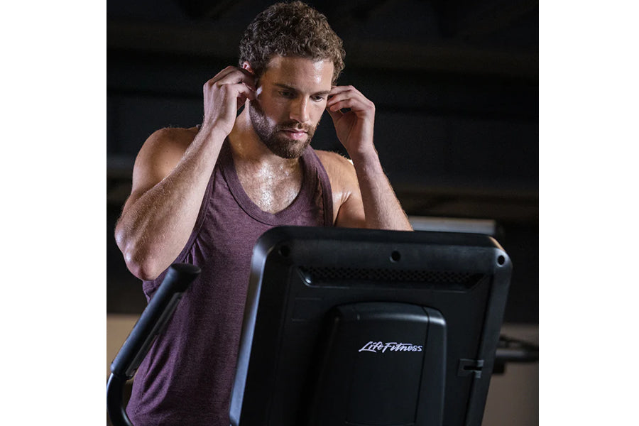 Life Fitness Club Series+ Elliptical Cross Trainer - Premium Cardio Machine for Home & Gym Workouts - Perfect for Weight Loss & Full-Body Training