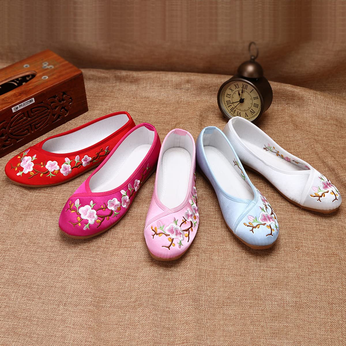 HuangTaiJi Qing Women's Floral Embroidered Ballet Flats - Ethnic Chinese Style Round Toe Shoes for Cheongsam, Traditional Outfits & Special Occasions