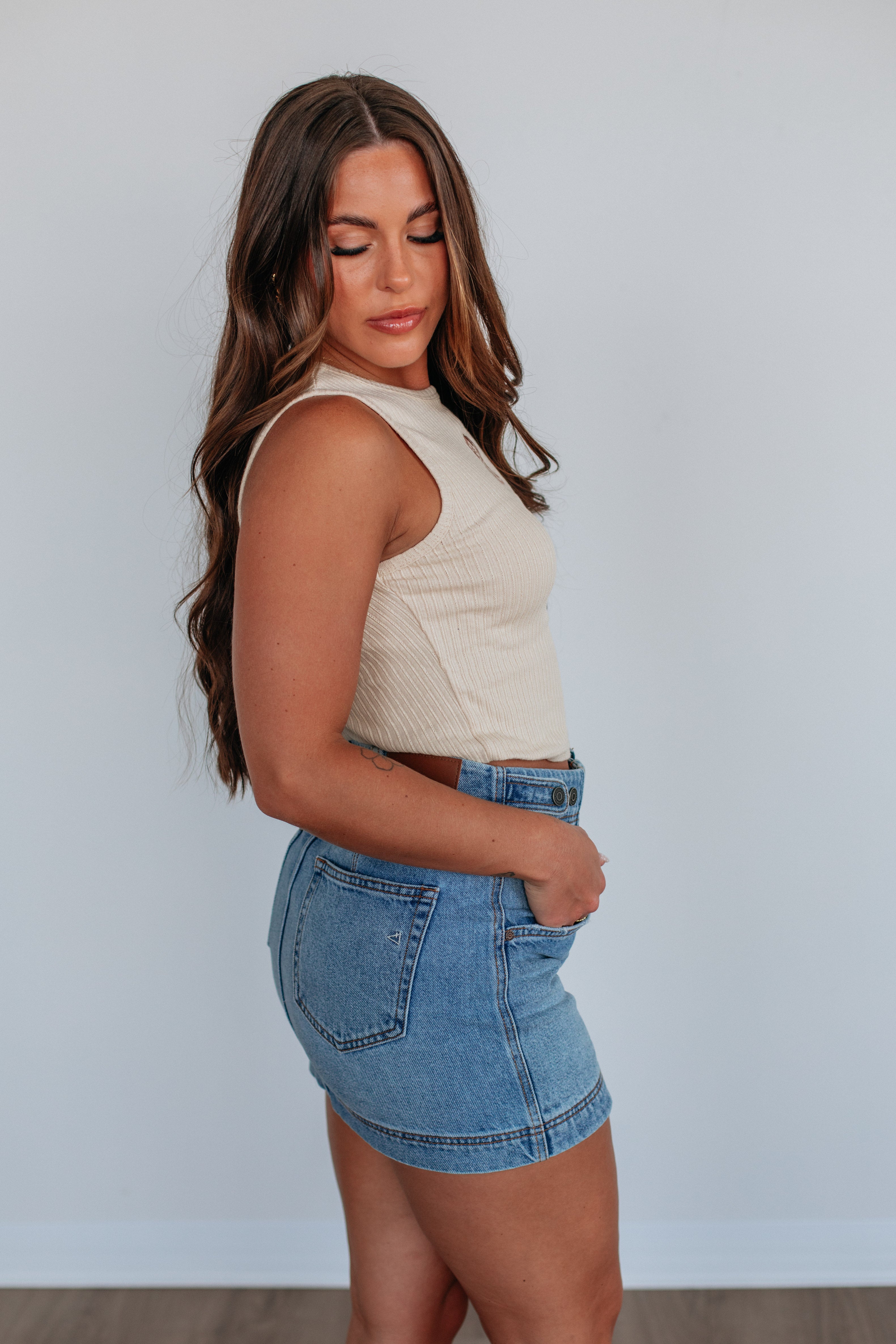 Howdy Darling Tank Top for Women - Stylish Casual Sleeveless Shirt for Summer, Gym, and Outdoor Activities