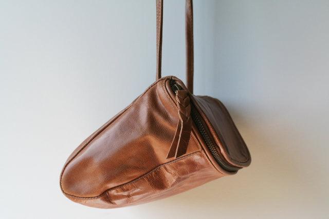 Professional Camera Bag for Photographers - Durable & Stylish Tan Shoulder Bag - Perfect for DSLR, Mirrorless Cameras & Accessories - Ideal for Travel, Wedding & Outdoor Photography