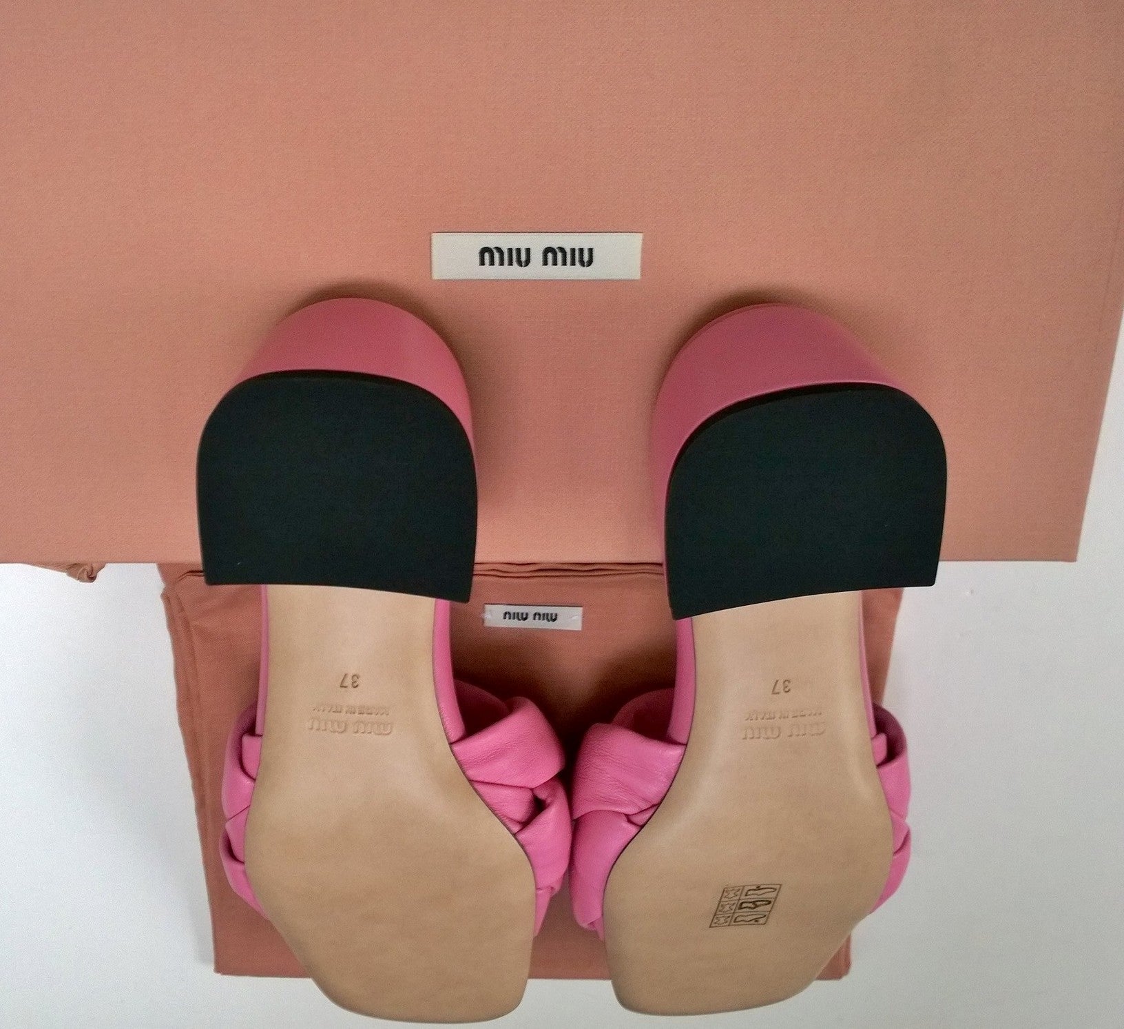 Miu Miu Donna Pink Leather Quilted Puffy Slides Sandals with Padded Heels - Comfortable Luxury Slides for Women, Perfect for Beach, Poolside & Summer Vacation Outfits