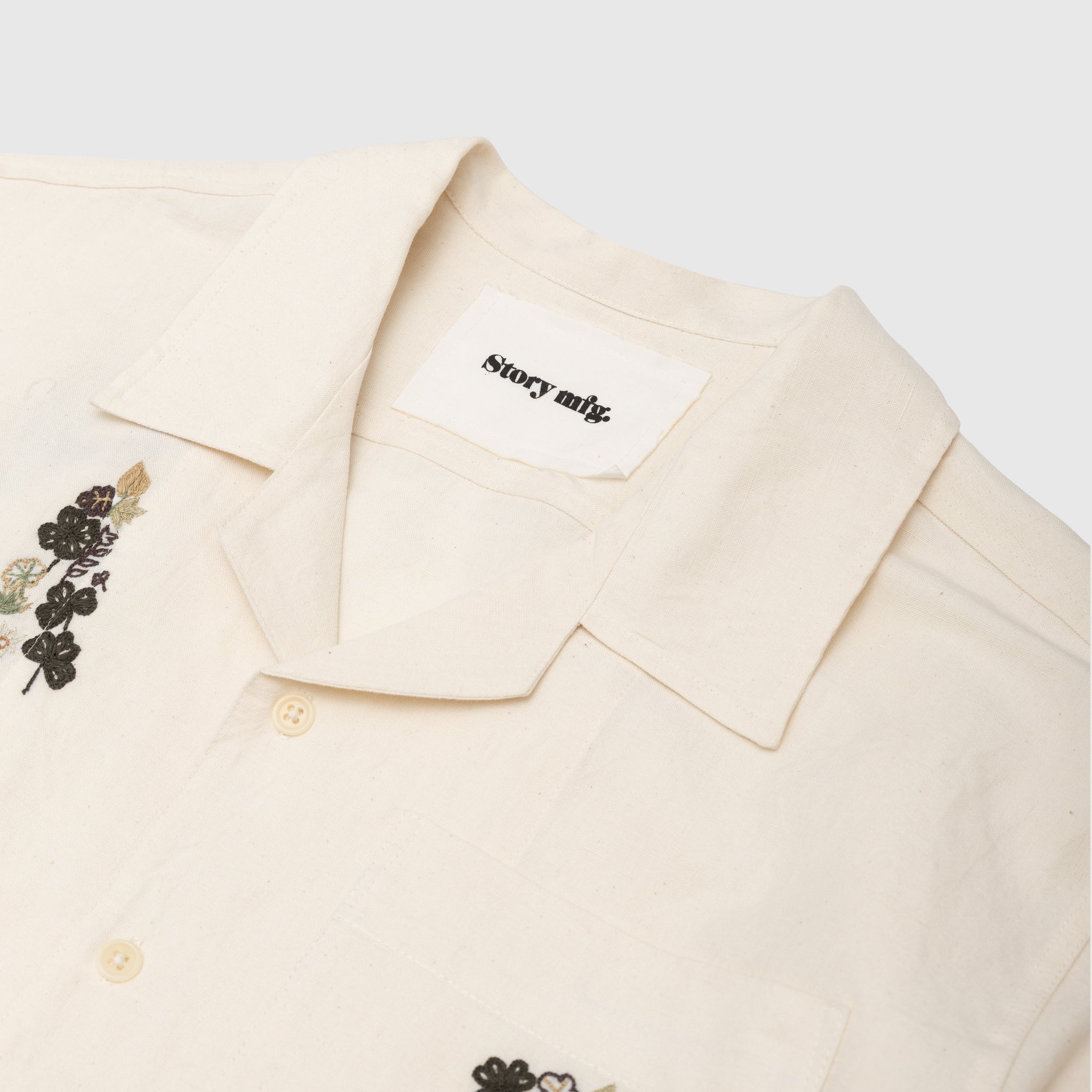 Stylish Short Sleeve Clover Embroidered Shirt for Men & Women - Perfect for Casual Wear, Summer Outfits, and Everyday Fashion