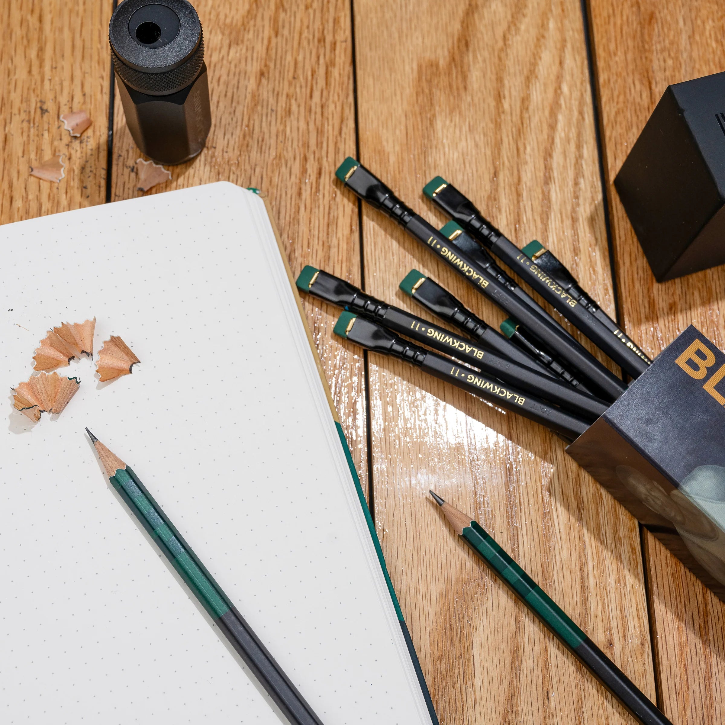 Blackwing Vol. 11 Bill Russell Limited Edition Pencils - Box of 12 Premium Graphite Writing & Drawing Pencils - Perfect for Artists, Writers & Collectors
