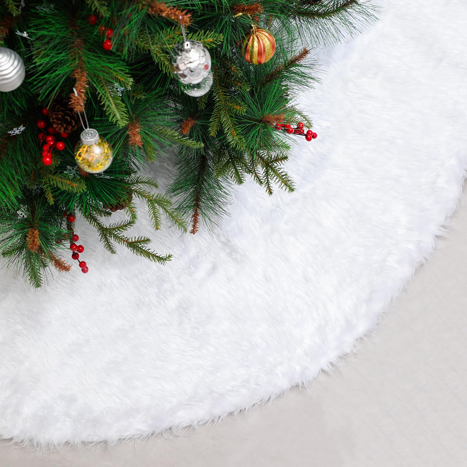 36 Inch Faux Fur Christmas Tree Skirt - Plush Holiday Decor for Xmas Tree, Home & Party Decorations - Snow White - Perfect for Living Room, Bedroom & Festive Gatherings