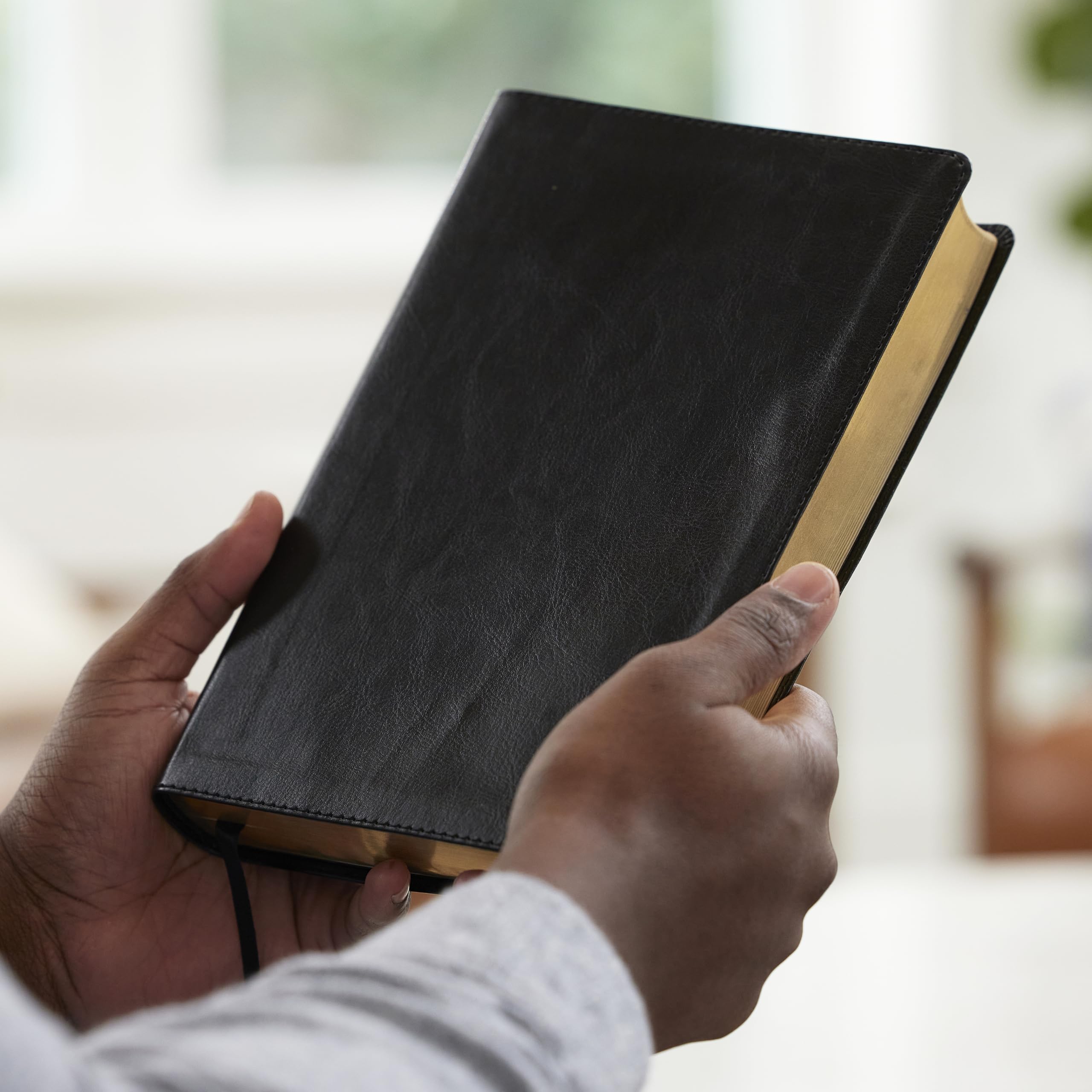 NIV Maxwell Leadership Bible, 3rd Edition - Genuine Leathersoft Cover in Black with Comfort Print | New International Version Holy Bible for Christian Leaders, Business Professionals & Daily Devotion
