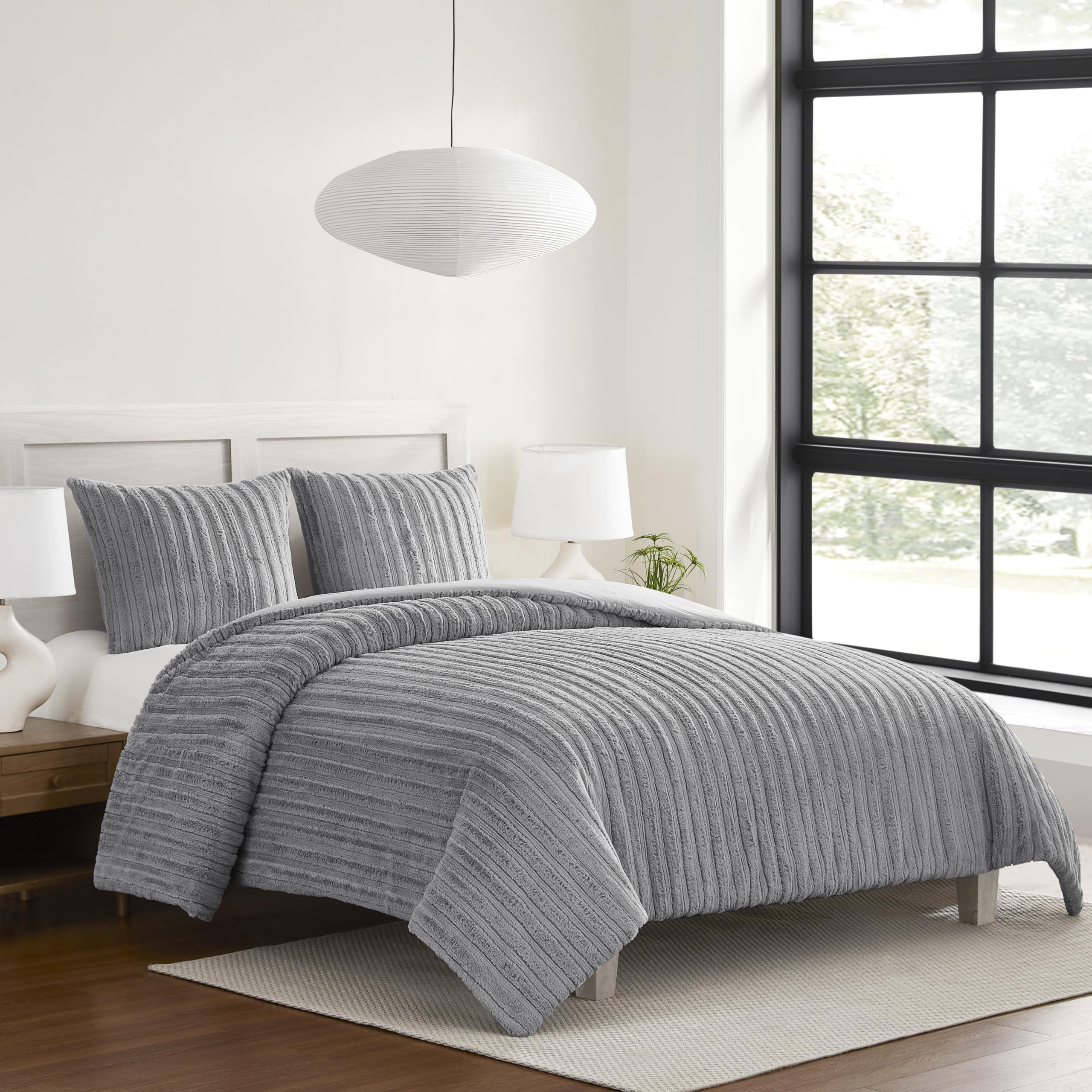 UGG Kenzie Full/Queen Comforter Set - Plush Faux Fur Reversible Down Alternative Bedding with 2 Pillow Shams | Hypoallergenic & Machine Washable | Ultra Soft & Warm Seal Gray Comforter for Cozy Bedroom Decor