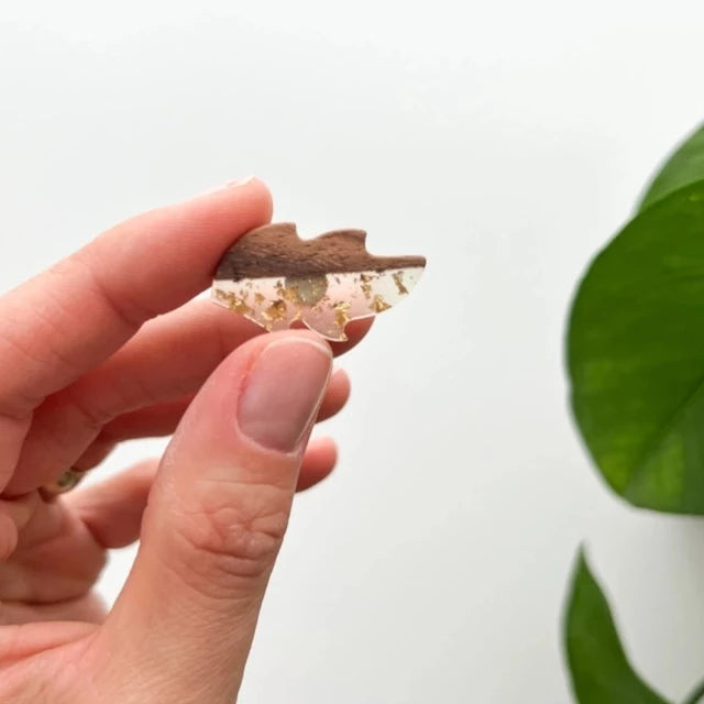 Leaf Needle Minder - Clear Resin Magnetic Needle Holder for Sewing & Quilting - Perfect for Crafting, Embroidery, and Fabric Projects