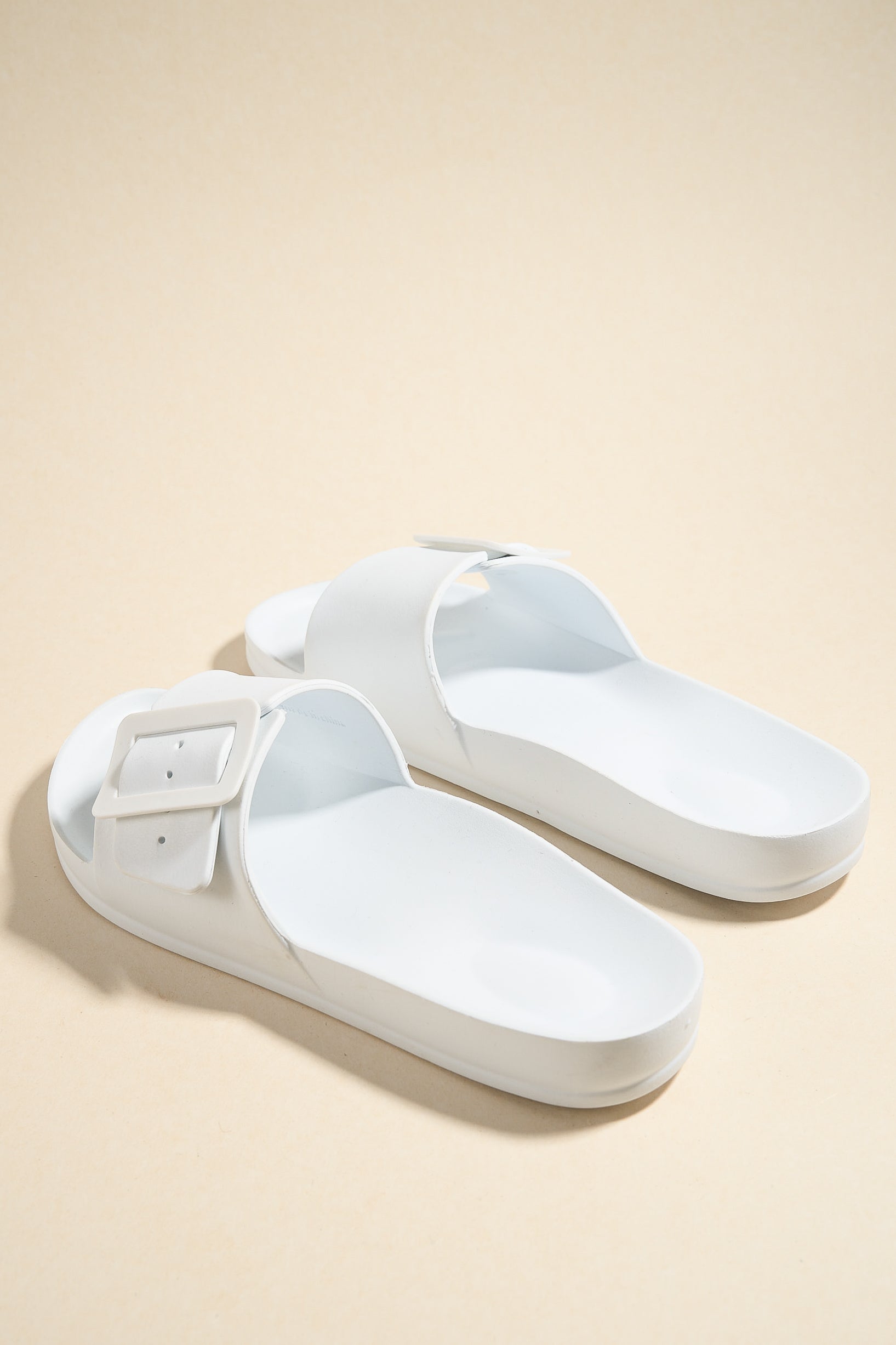 Comfortable White Single Buckle Slides for Women & Men - Perfect for Beach, Pool, and Casual Summer Outfits
