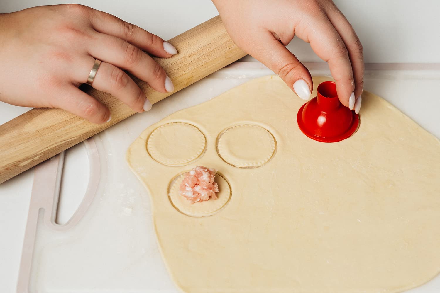 Universal Dumpling Maker Mold Set for Pelmeni, Pierogi, Ravioli & Vareniki - Dough Press & Cookie Cutter - Perfect for Homemade Dumplings, Pasta & Baking (Ideal for Family Cooking & Party Snacks)