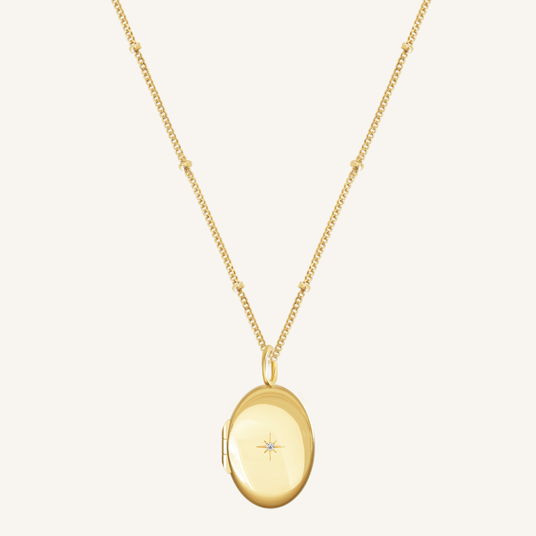Oval Photo Locket Necklace - Personalized Engraved Jewelry for Women - Perfect Gift for Mom, Wife, or Girlfriend - Ideal for Anniversaries, Birthdays & Valentine's Day