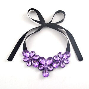 Stylish Women's Acrylic Flower Necklace - Elegant Floral Pendant for Casual & Party Wear - Perfect Gift for Her