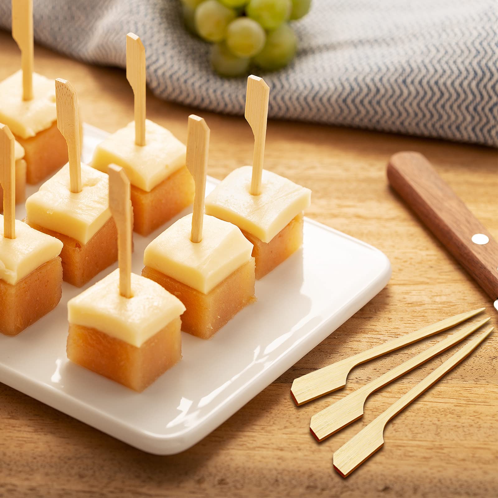 500 Pieces 3.5 Inch Bamboo Skewers - Wooden Cocktail Toothpicks & Appetizer Sticks for BBQ, Fruit Platters, Sandwich Picks, Party Snacks - Perfect for Cocktail Parties, Picnics, and Outdoor Gatherings