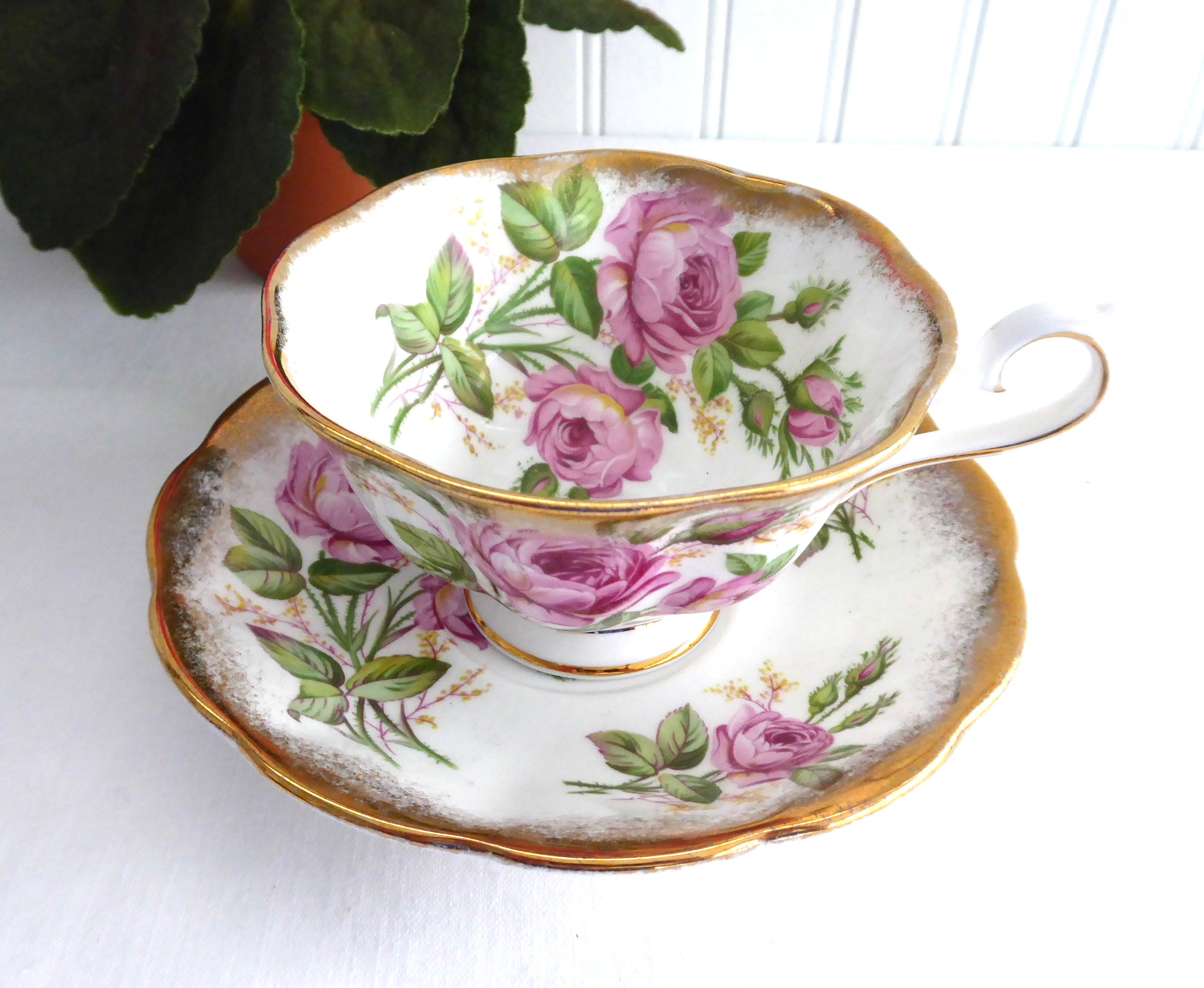 Royal Albert Vintage English Bone China Pink Roses Cup and Saucer Set - 1950s Classic Floral Tea Set for Afternoon Tea, Bridal Shower & Collectible Display