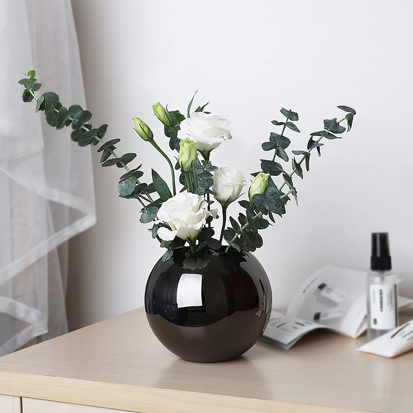 Walbest Round Metal Flower Vases - Modern Black & Gold Bud Vases for Home Decor, Small Decorative Vases for Living Room, Office, Wedding Centerpieces - Perfect for Fresh Flowers, Table Decor, and Gift Giving