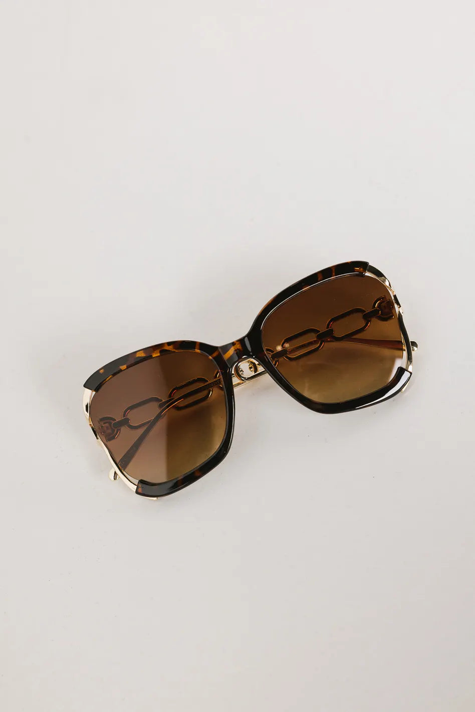 Stylish Lea Tortoise Shell Sunglasses for Women - UV Protection & Polarized Lenses - Perfect for Driving, Beach & Outdoor Activities