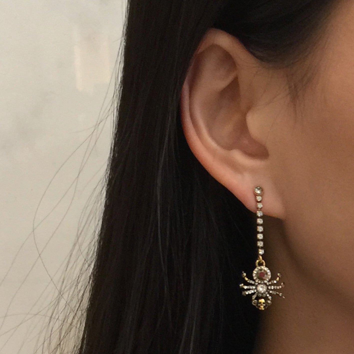 Elegant Gold Spider Chain Earrings for Women - Gothic Jewelry for Halloween, Cosplay & Unique Fashion Accessories