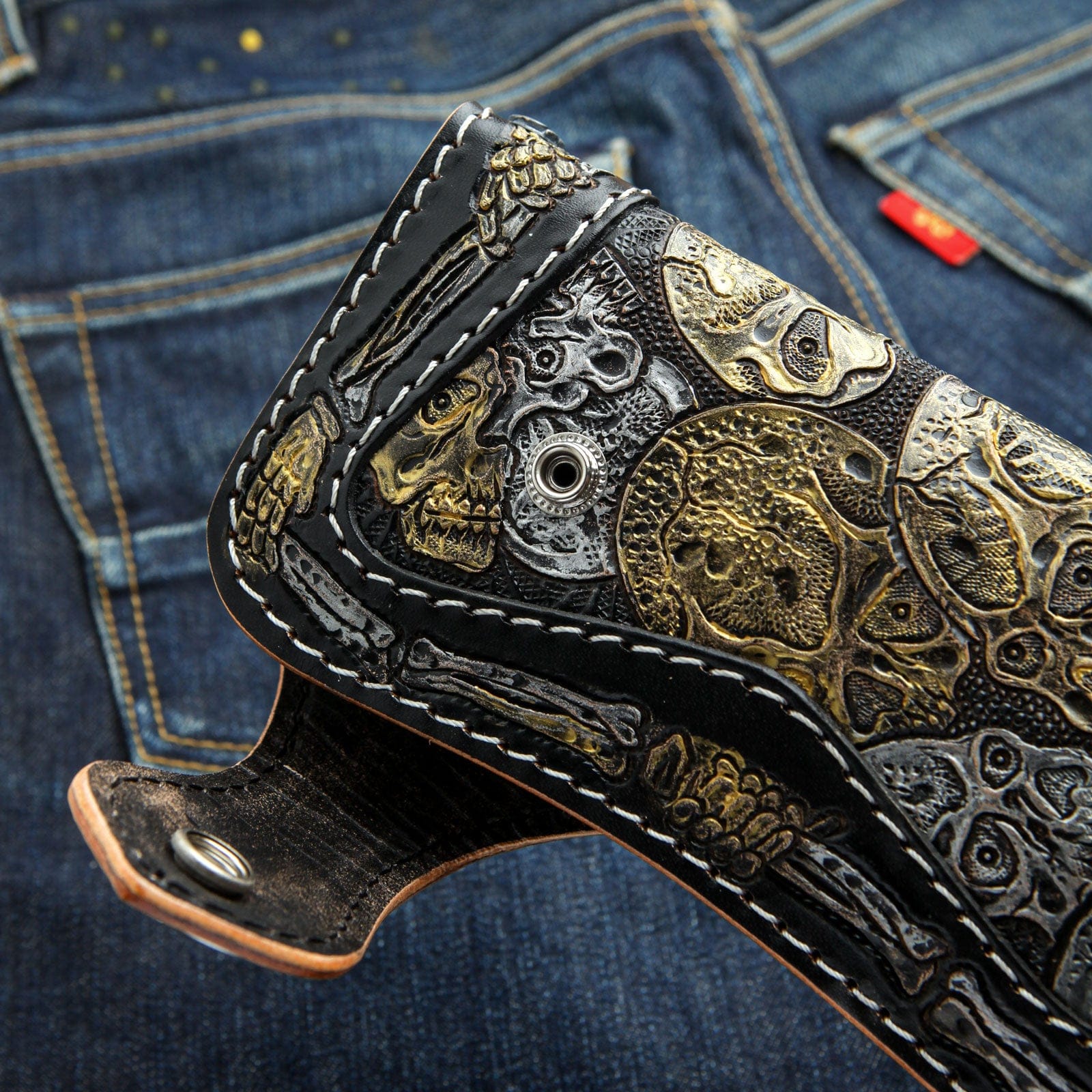 Genuine Leather Biker Wallet with Skull Design - Stylish & Durable Men's Wallet for Motorcycle Riders - Perfect for Everyday Use, Travel & Gift Giving