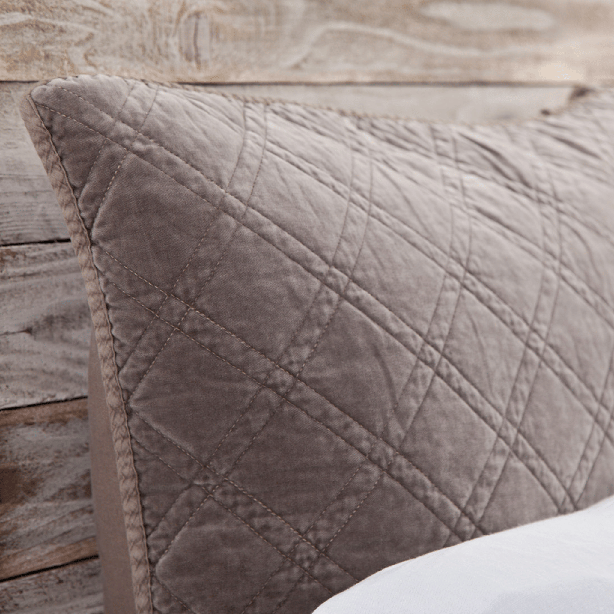 Luxury Brussels Coverlet - Soft & Breathable Bedspread for All Seasons - Perfect for Master Bedroom, Guest Room & Hotel Decor