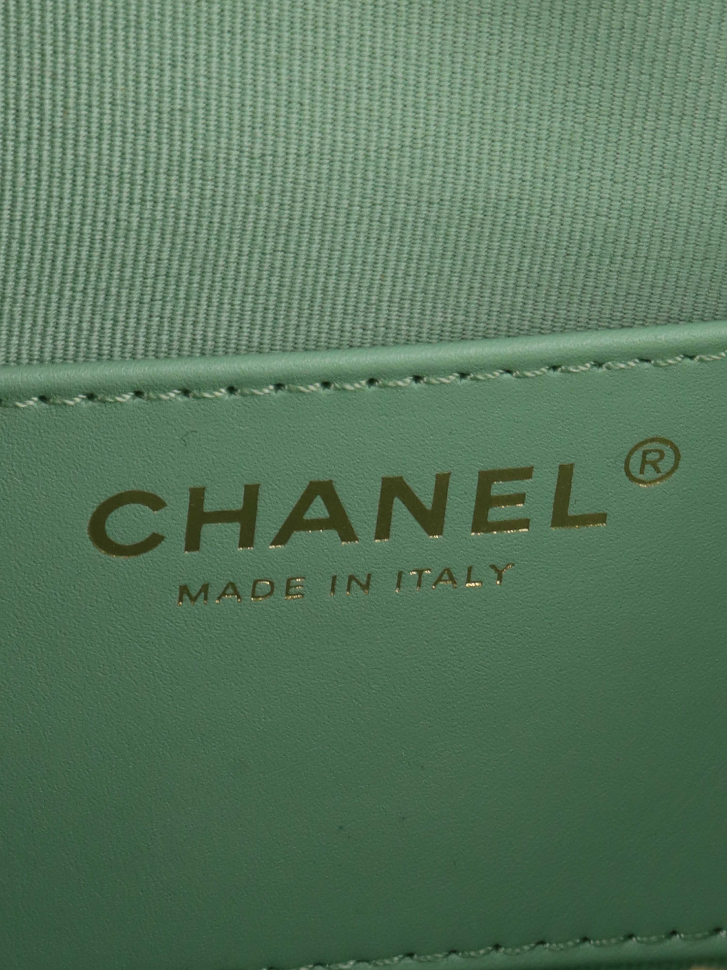 Chanel Green Round Vanity Bag - Luxury Women's Handbag for Evening Parties, Date Nights & Special Occasions