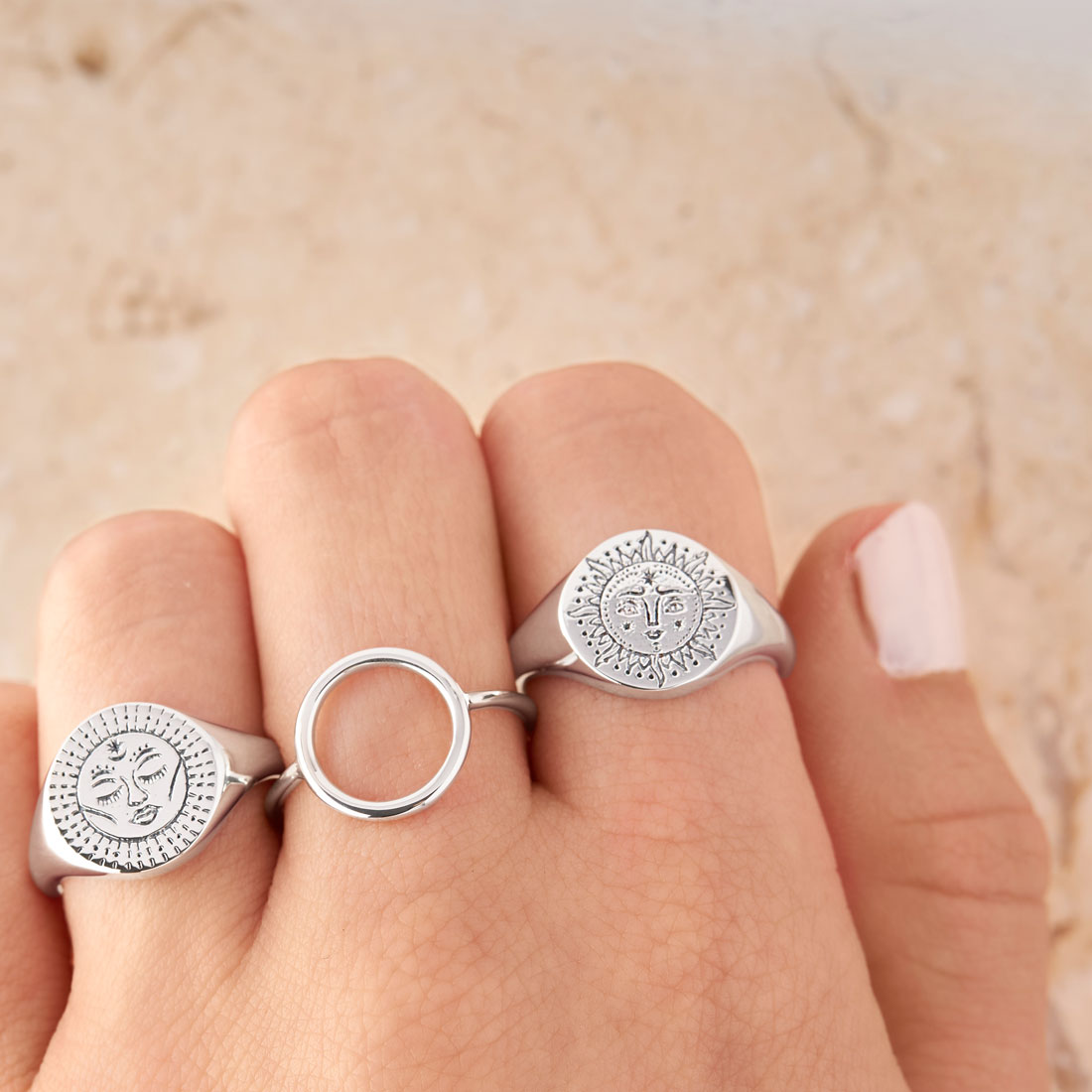 Elegant Circle Ring for Women - Minimalist Gold & Silver Stackable Rings - Perfect for Everyday Wear, Gifts & Special Occasions