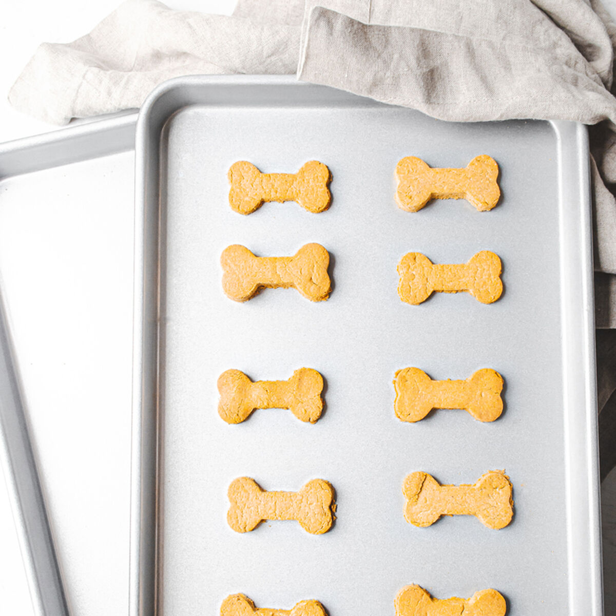 Cuisinart 17-Inch Nonstick Bake Sheet - Premium Baking Pan for Cookies, Pizza & Pastries - Perfect for Home Baking, Parties & Holiday Cooking