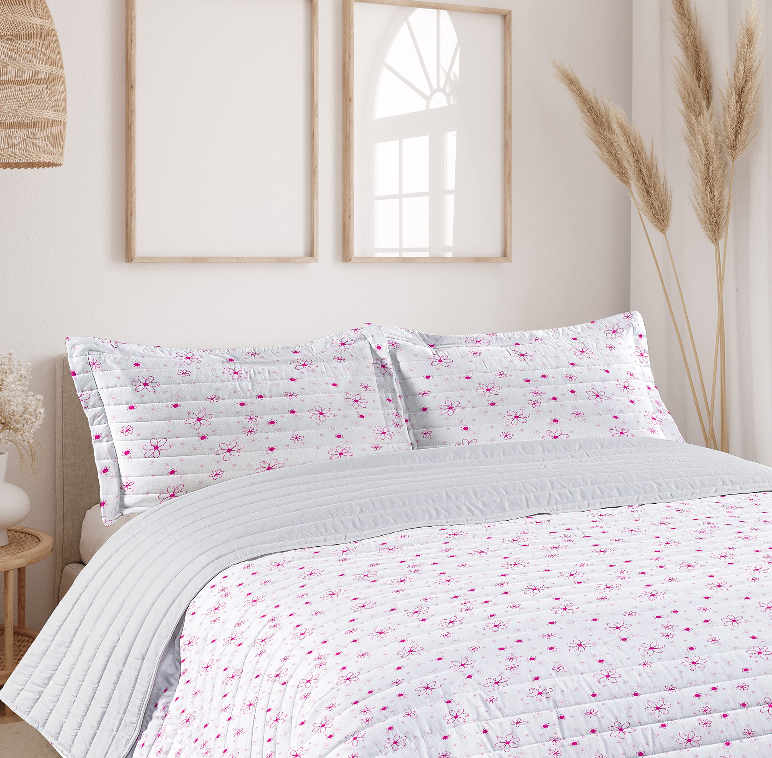 Ambesonne Cartoon Microfiber Bedspread Set - Floral Pattern Classic Art Spring Garden Design | Soft Queen Size Bedding with Pillow Shams & Comforter in Magenta Fuchsia White | Perfect for Spring Bedroom Decor & Cozy Home Styling