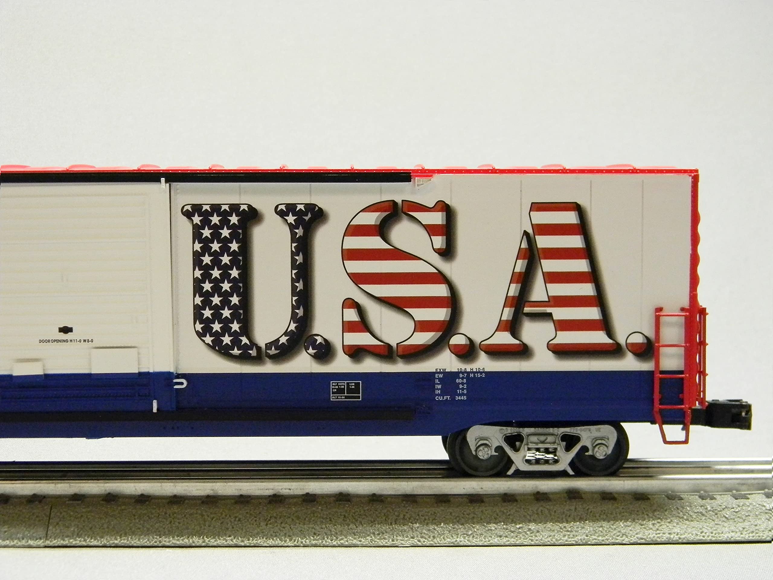 Lionel I Love USA LED Flag 60' BOXCAR - American Patriotic Model Train Car with LED Lights for Holiday Decorations & Railroad Displays