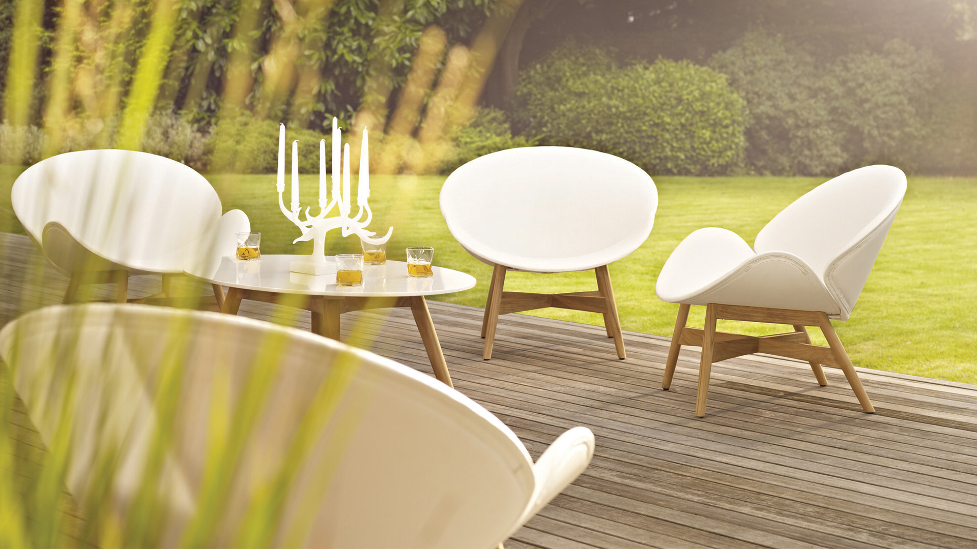 Gloster Dansk White Lounge Chair - Modern Outdoor Patio Furniture for Garden, Poolside & Balcony Relaxation