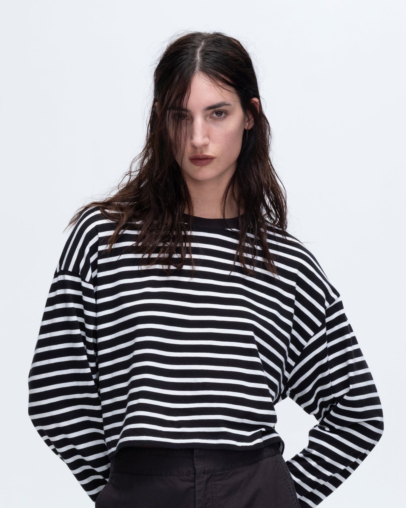 Stripe Classic Jersey Long Sleeve Crew Neck Boxy Tee for Women - Black & White Casual Shirt - Perfect for Everyday Wear, Layering and Street Style Outfits