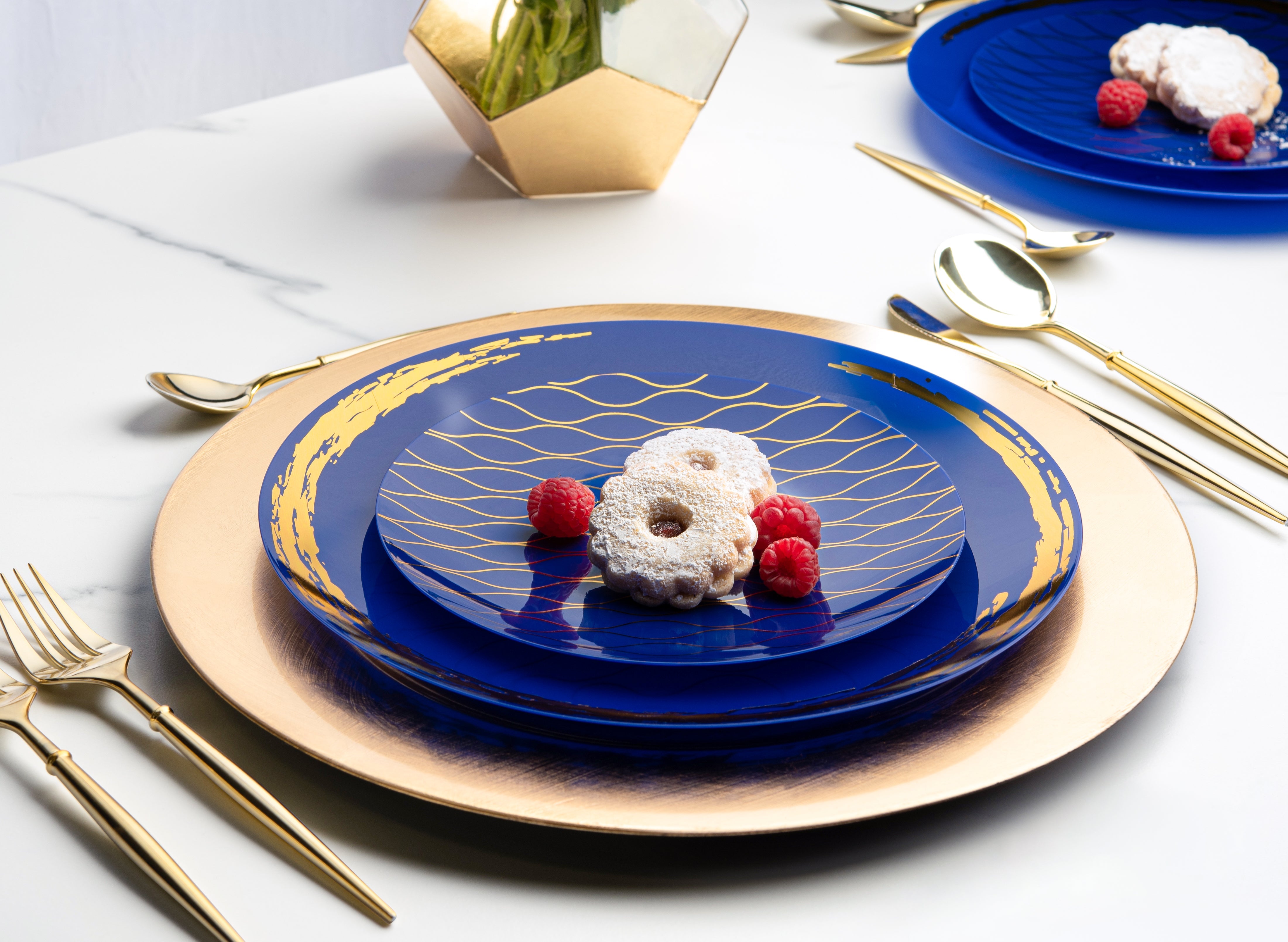 10-Pack Blue and Gold Round Plastic Plates - Durable Disposable Dinnerware for Parties, Picnics & BBQs - Elegant Tableware for Weddings, Birthdays & Special Events