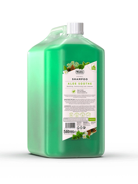 Wahl Aloe Soothe Shampoo for Dogs & Cats - Gentle Moisturizing Pet Shampoo with Aloe Vera for Itchy Skin & Dry Coat - Perfect for Bathing, Grooming & Allergy Relief