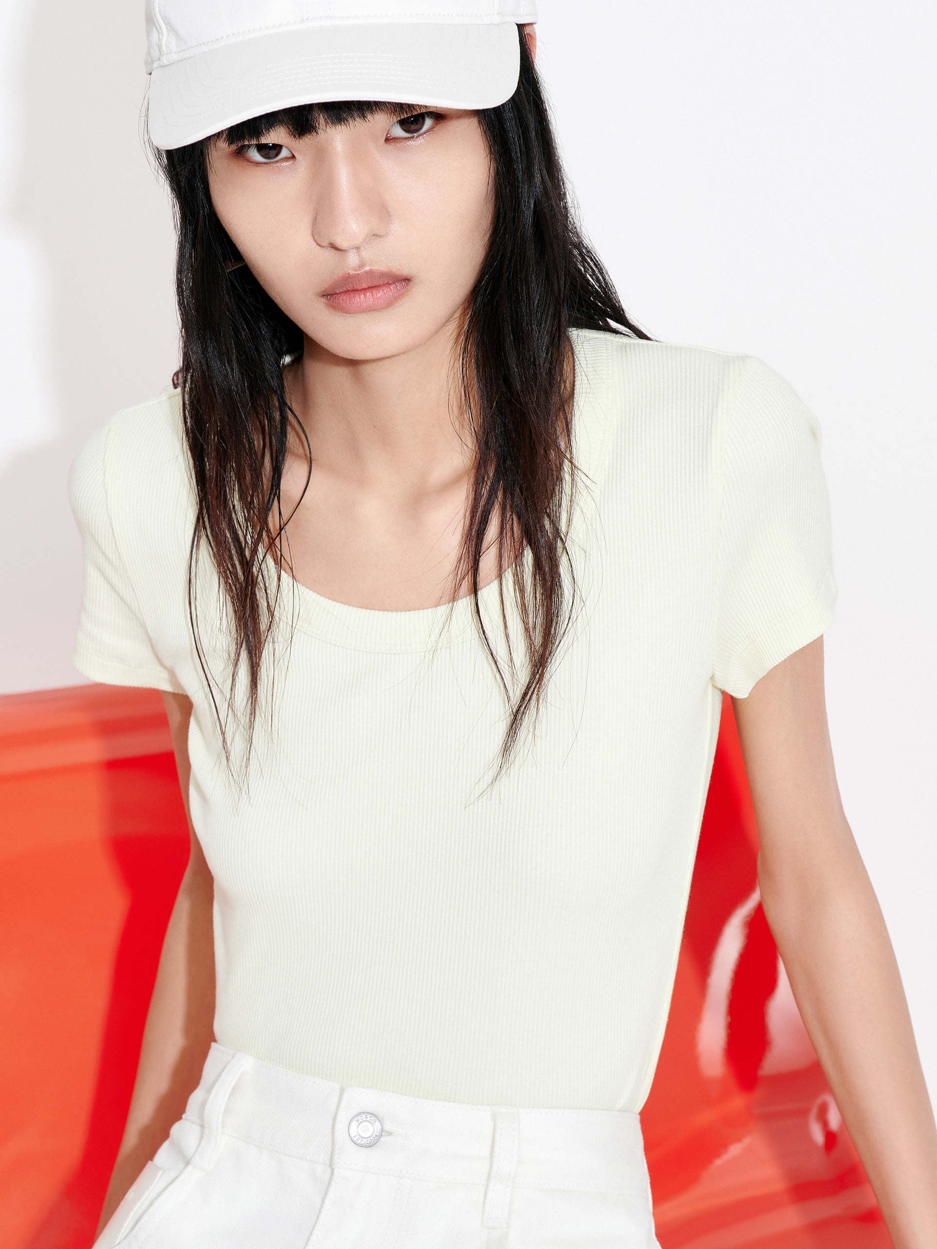 Cropped Slim Fit T-Shirt for Women - Trendy Casual Short Sleeve Top for Summer Outfits & Streetwear Fashion