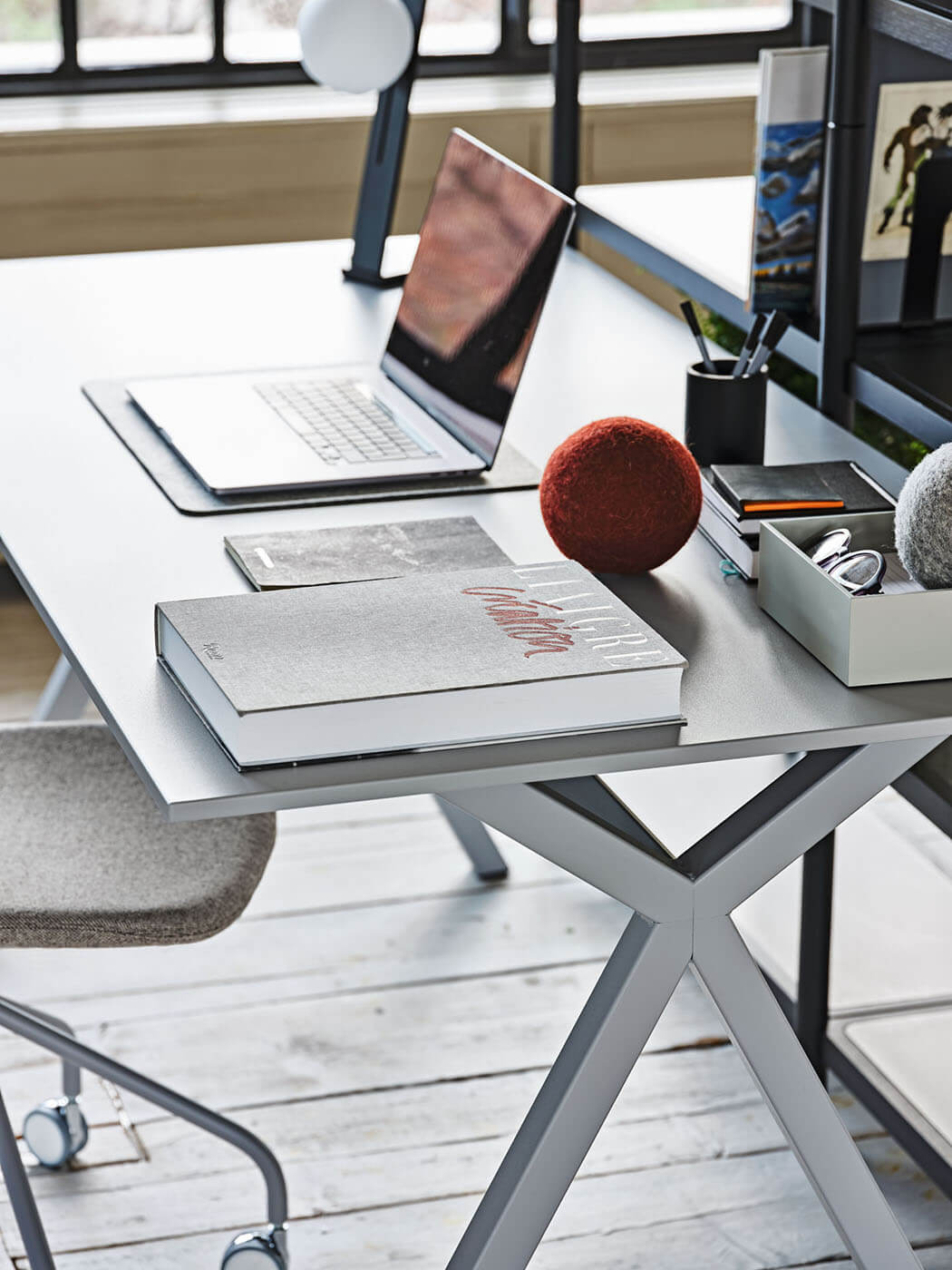 Midj 29-Inch Dama Desk Table - Compact & Stylish Writing Desk for Home Office, Study, or Dorm Room