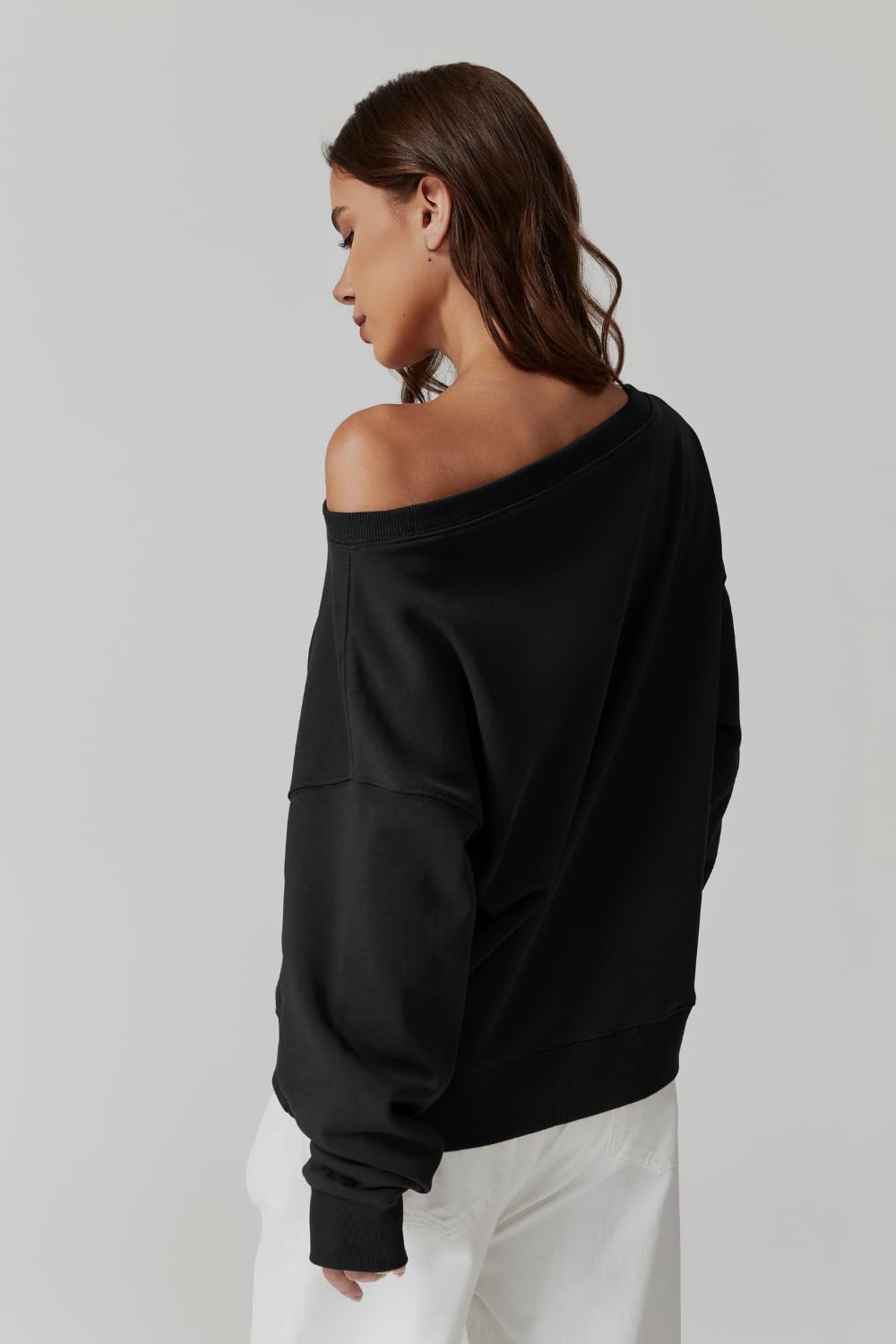 QINSEN Women's Oversized Sweatshirt - Long Sleeve Off Shoulder Pullover Hoodie | Cozy Casual Loungewear for Fall | Perfect for Home, Dates and Streetwear Fashion