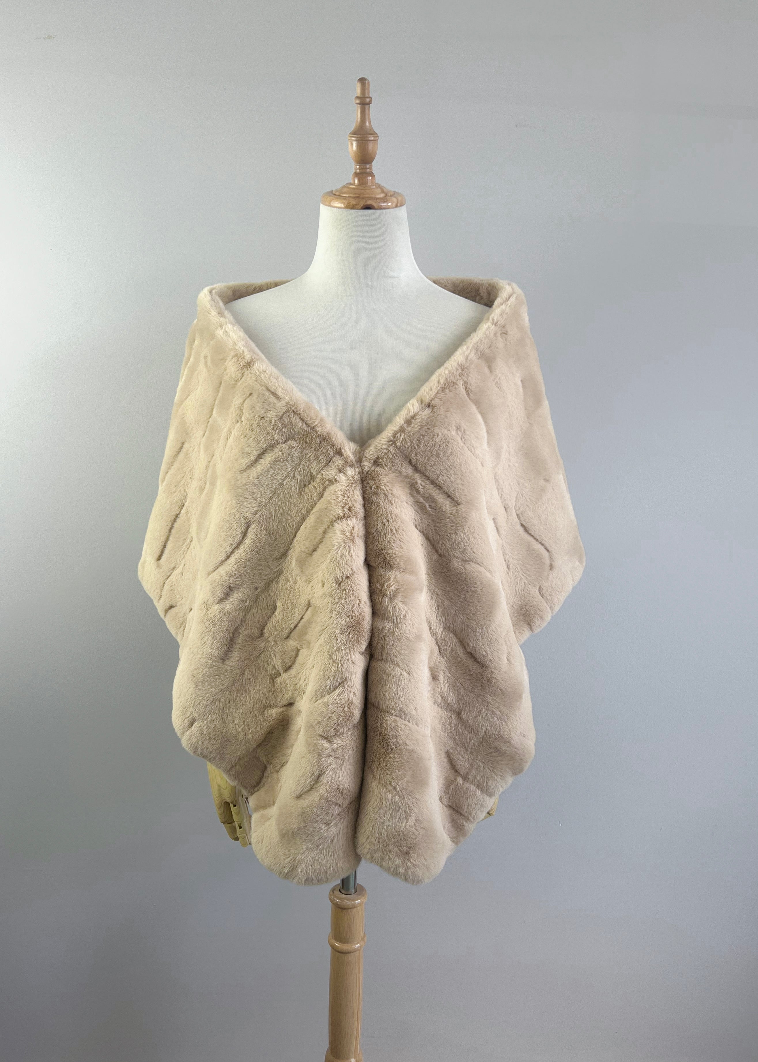 Light Beige & Ivory Reversible Faux Fur Shawl Wrap - Soft Winter Scarf for Women (Jenny Ivy04) - Perfect for Cold Weather, Parties & Evening Outfits