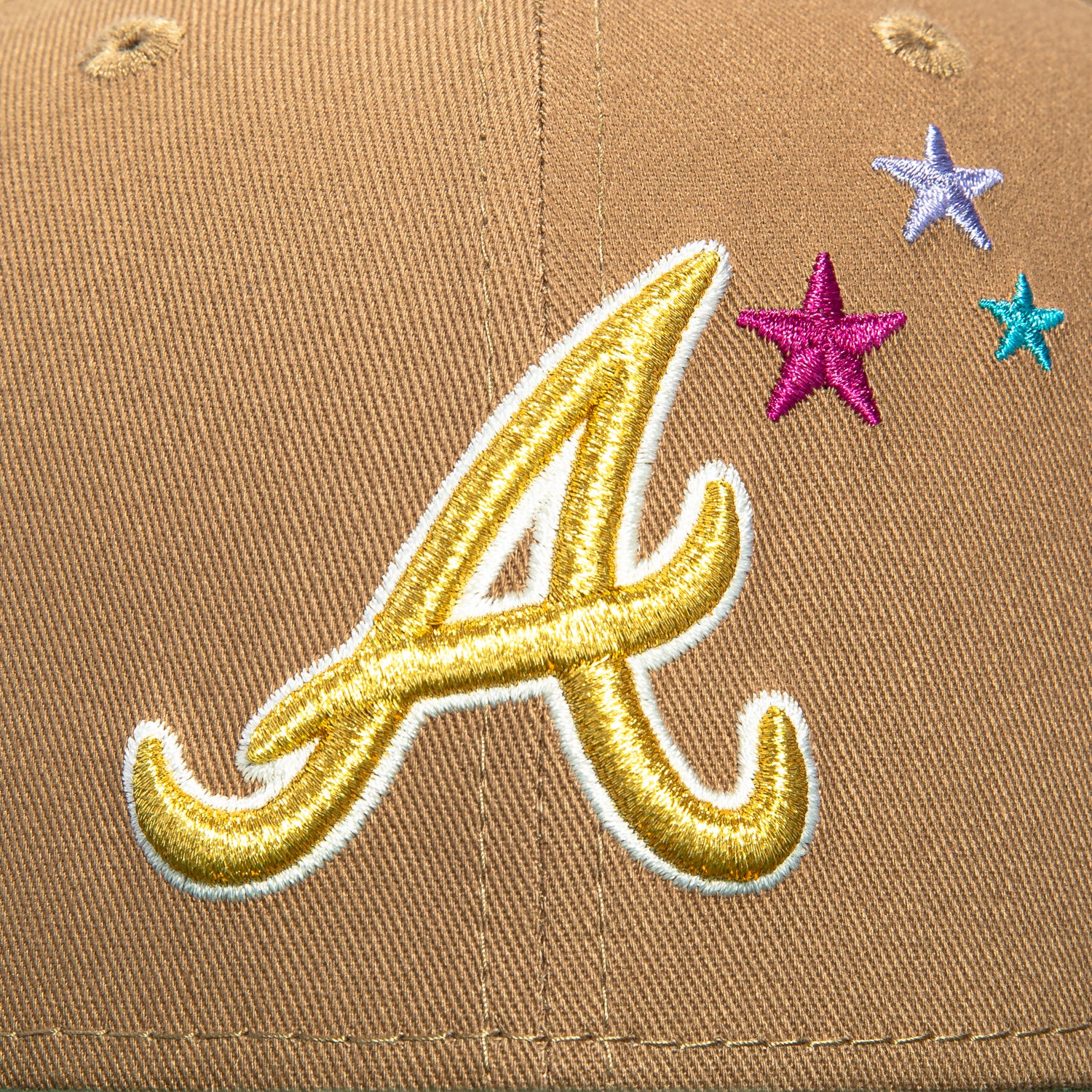 New Era 59Fifty Atlanta Braves 2025 All Star Game Patch Stars Hat - Khaki & Green Baseball Cap for Men - Perfect for MLB Games, Sports Events & Casual Wear