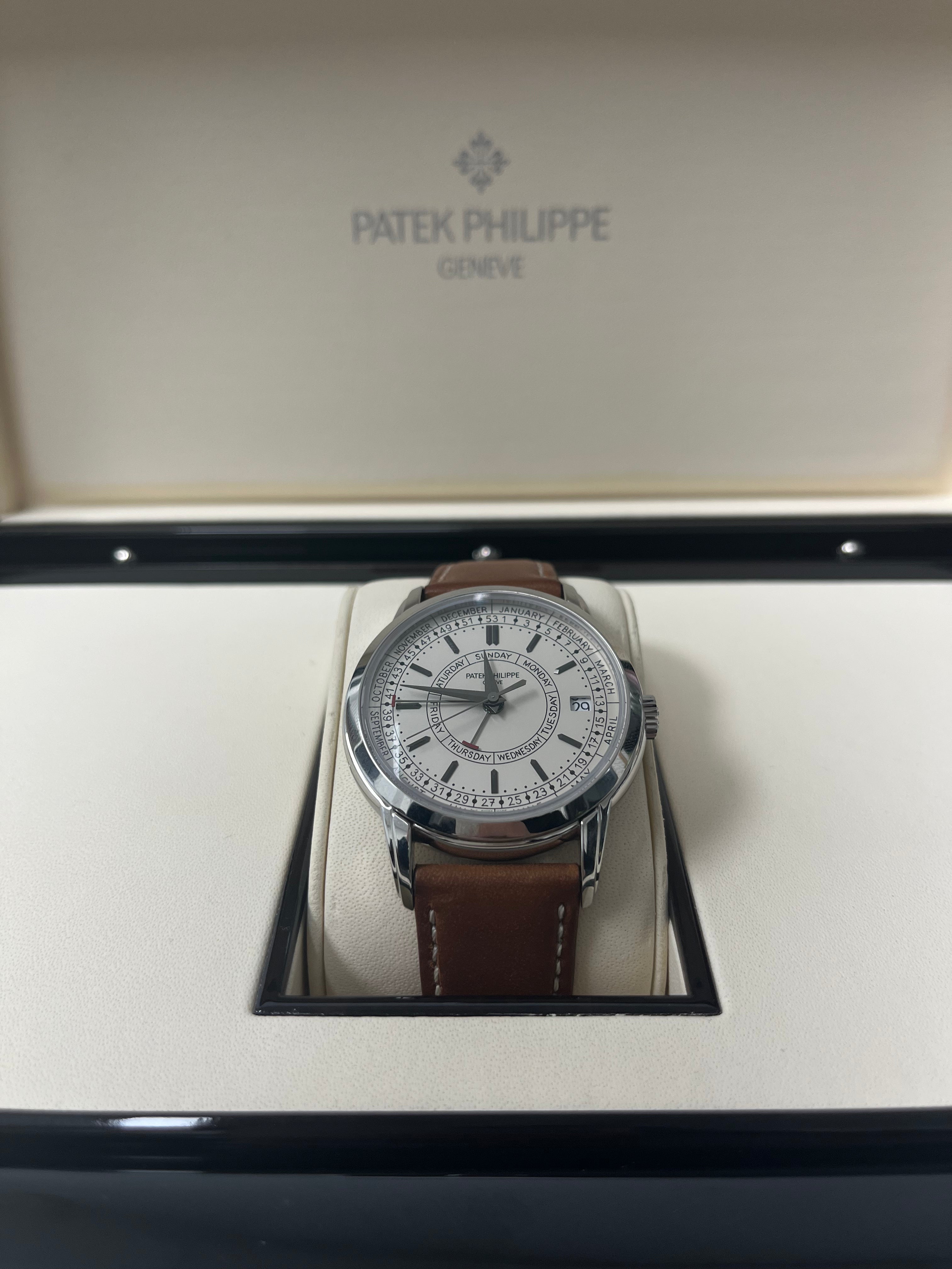 Patek Philippe Calatrava 5212A-001 Automatic Watch with Weekly Calendar - Silvery Opaline Dial, Stainless Steel Case - Luxury Dress Watch for Business & Formal Occasions