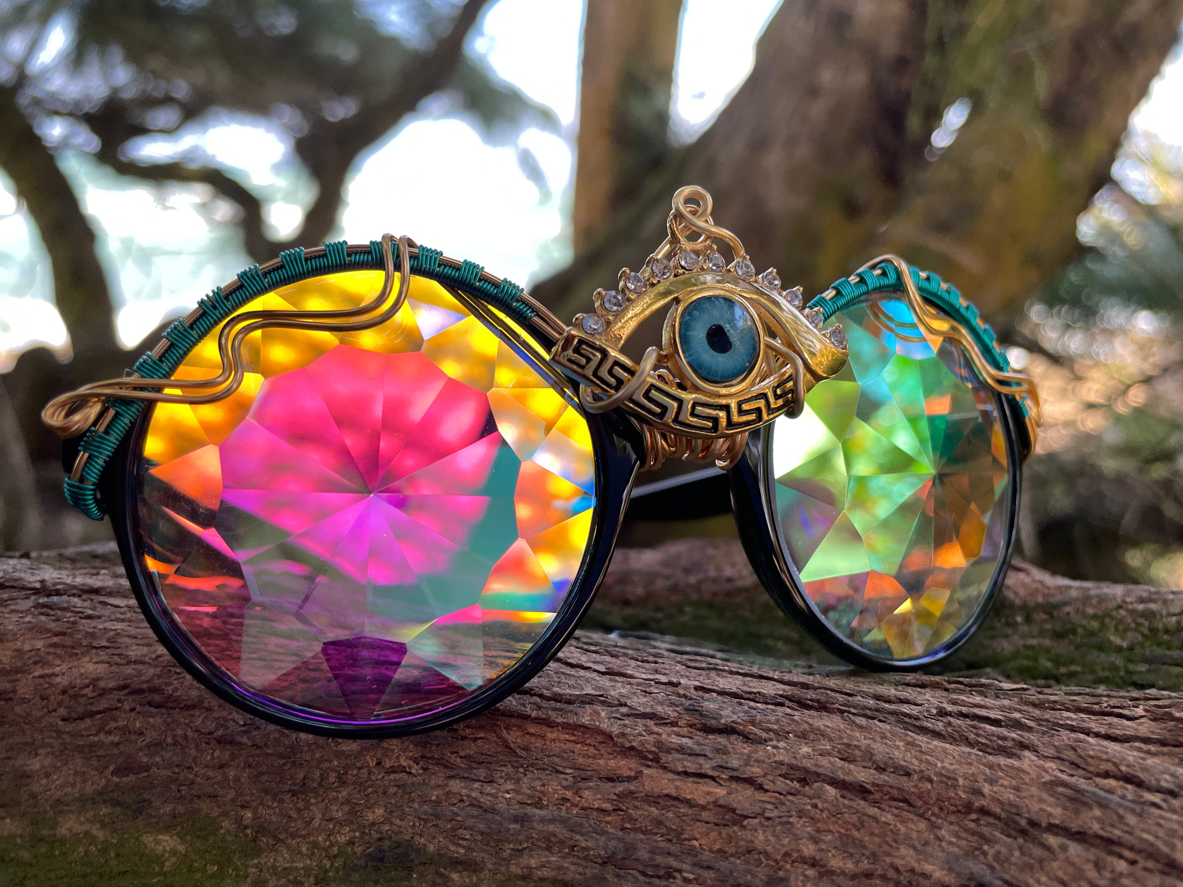3rd Eye Prism CR - Premium Crystal Prism for Meditation, Yoga & Spiritual Healing | Enhance Mindfulness & Positive Energy | Perfect for Home Decor, Gifts & Holistic Wellness