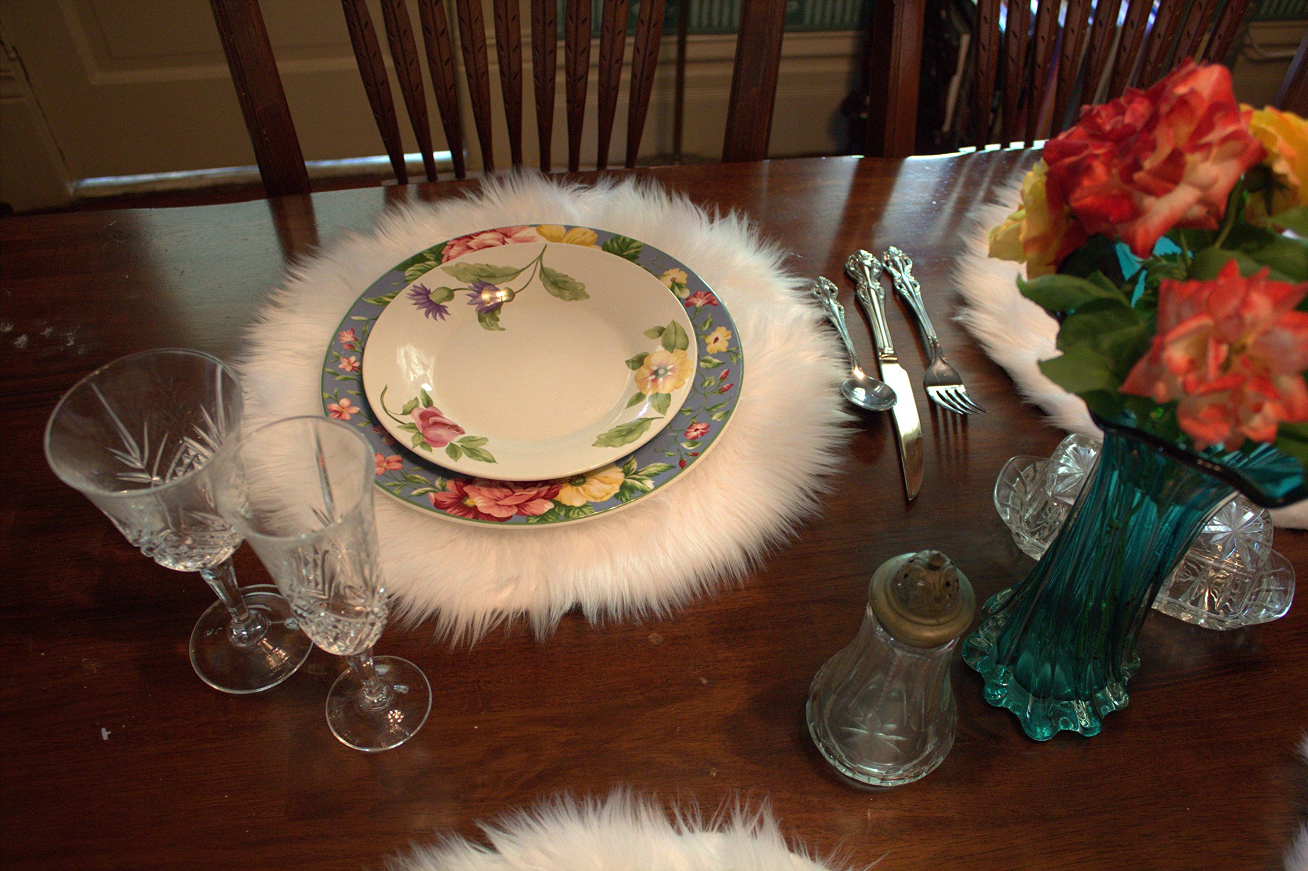 Luxury Faux Fur Placemats Set of 4 - Soft Shaggy Round Table Mats for Dining Table Decor, Winter Home Decor, and Cozy Dinner Parties (White)