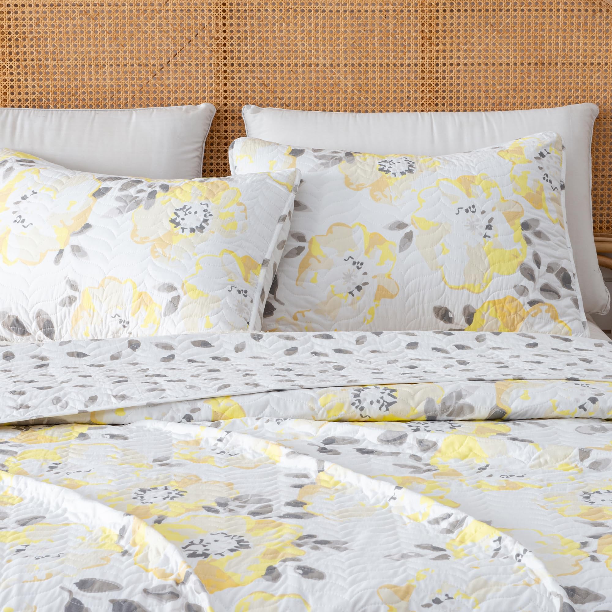 Floral King Quilt Set - Reversible Farmhouse Bedding for All Seasons | Lightweight Yellow Bedspread