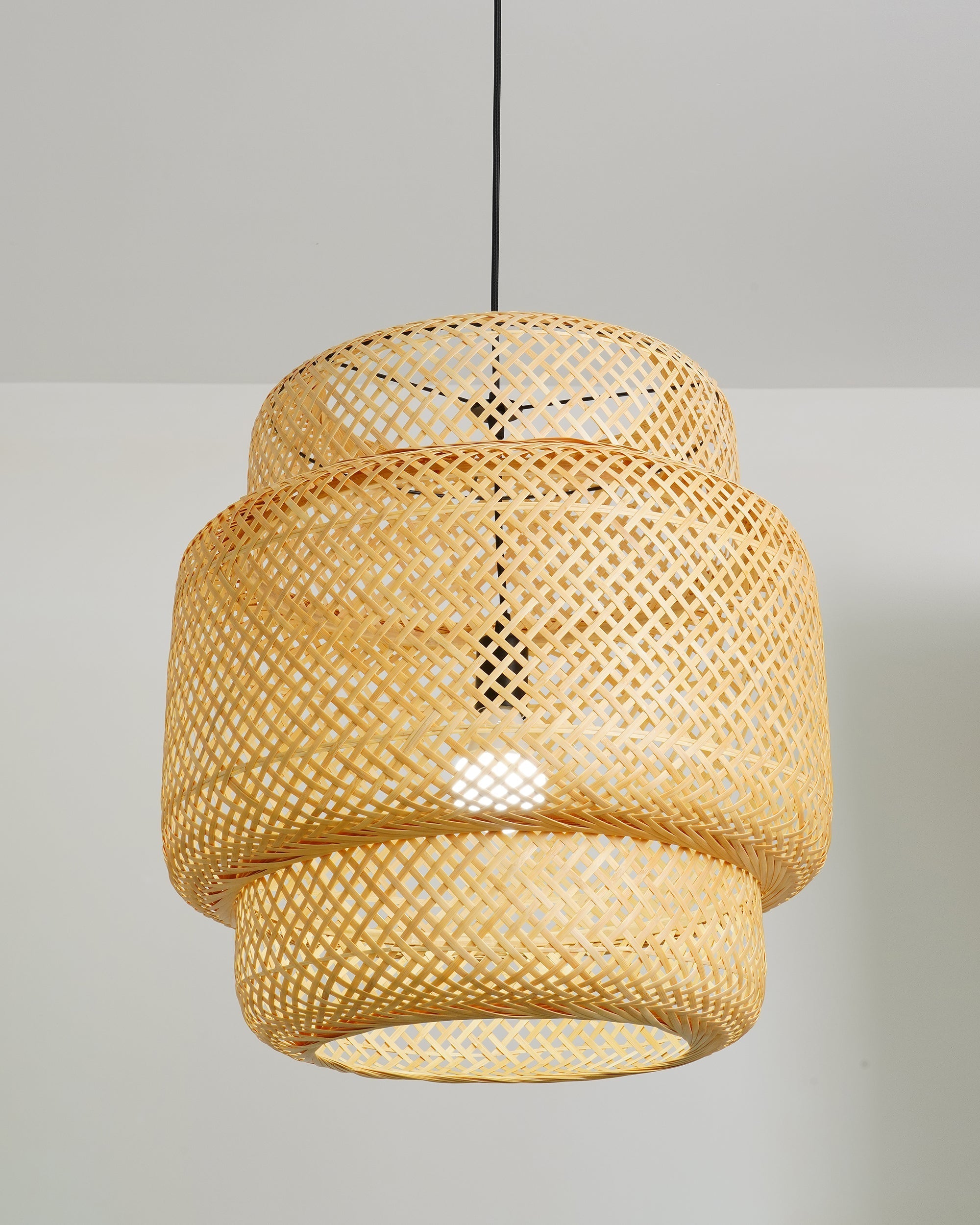 Modern Bamboo Pendant Light Fixture - Handwoven Natural Rattan Hanging Lamp for Kitchen Island, Dining Room & Bedroom Decor - Eco-Friendly Lighting Solution