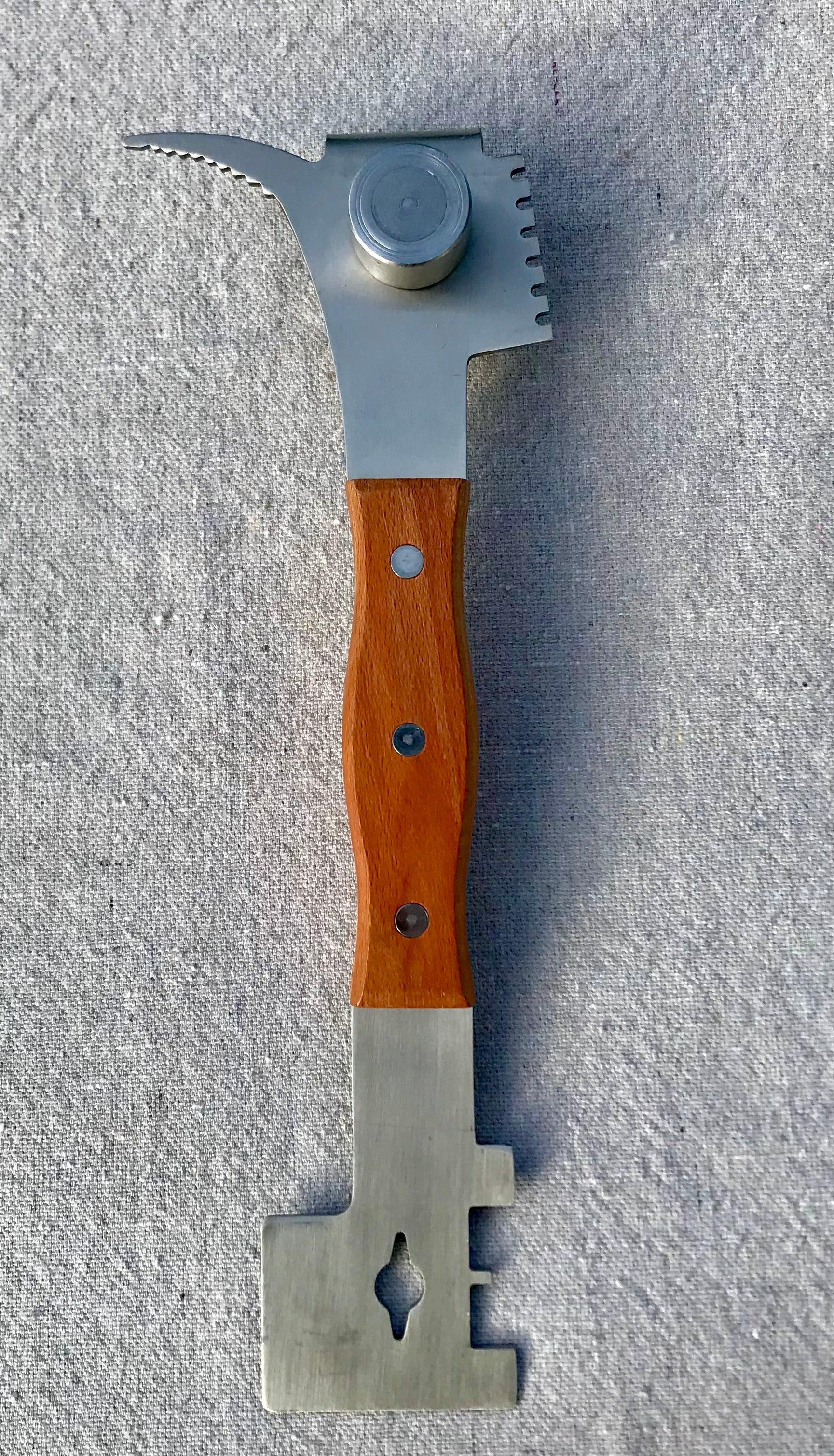 Premium Stainless Steel Hive Tool for Beekeeping - Essential Beekeeping Equipment for Honey Harvesting & Hive Maintenance - Perfect for Apiary, Backyard Beekeepers & Professional Honey Farmers