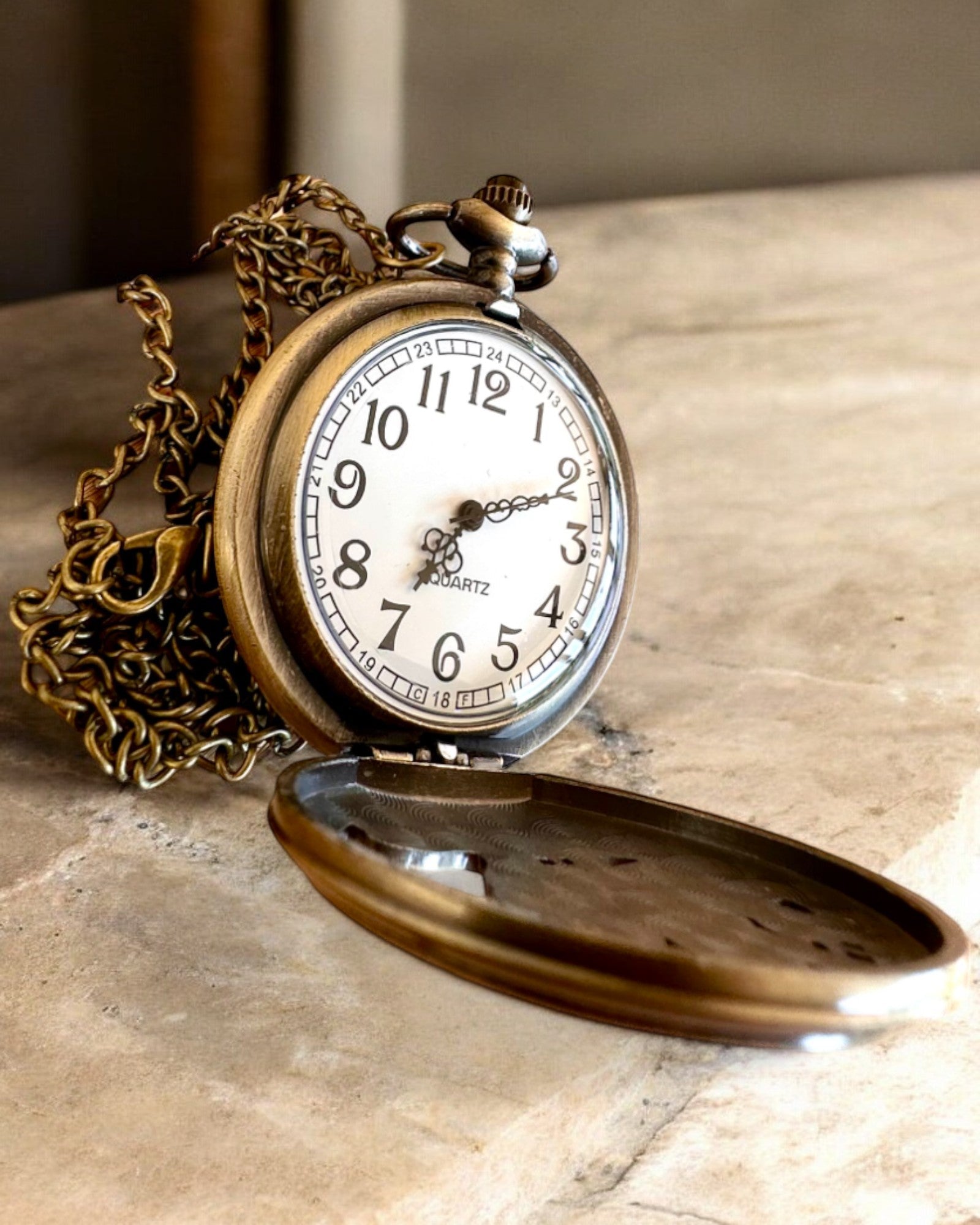 Luna Wolf Engravable Pocket Watch - Vintage Style Wolf Design, Perfect Gift for Men & Women - Ideal for Weddings, Anniversaries, and Special Occasions