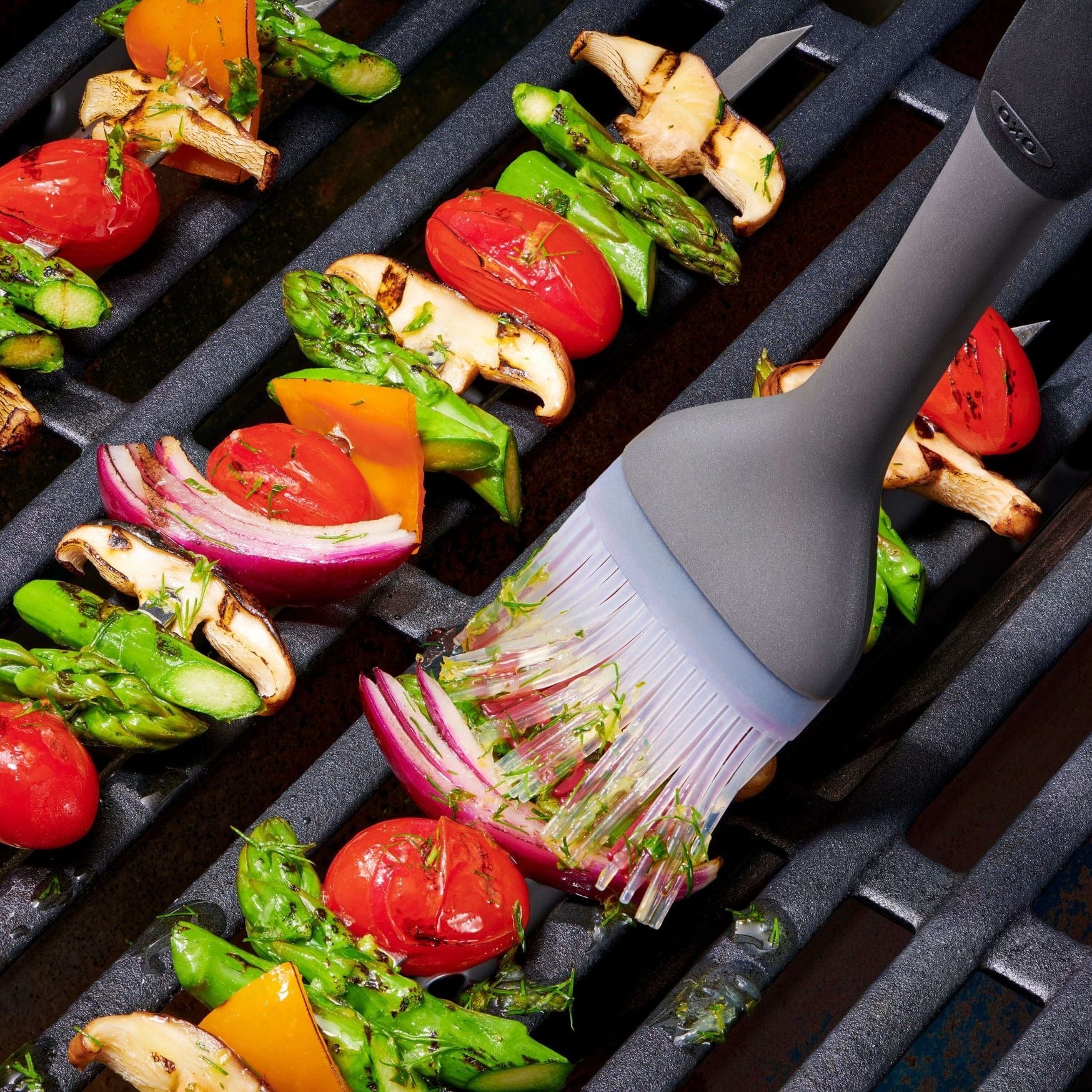 OXO Grilling Basting Brush - Silicone Basting Brush for BBQ, Grilling & Cooking - Heat-Resistant & Dishwasher Safe - Perfect for Basting Meats, Vegetables & Marinades