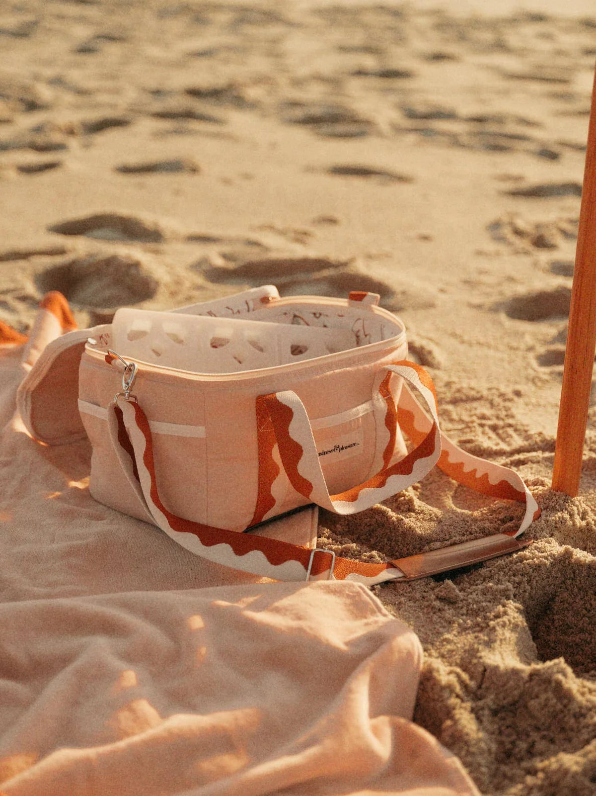 Premium BUSINESS & PLEASURE Cooler - Insulated Soft-Sided Lunch Bag with Leakproof Liner, Rivie Pink - Perfect for Office, Picnics, Beach & Outdoor Adventures