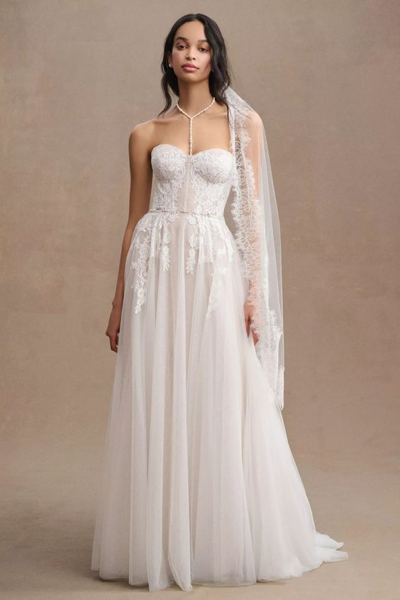 Willowby by Watters Jaislyn Wedding Gown - Elegant Lace Bridal Dress for Romantic Ceremonies & Formal Events