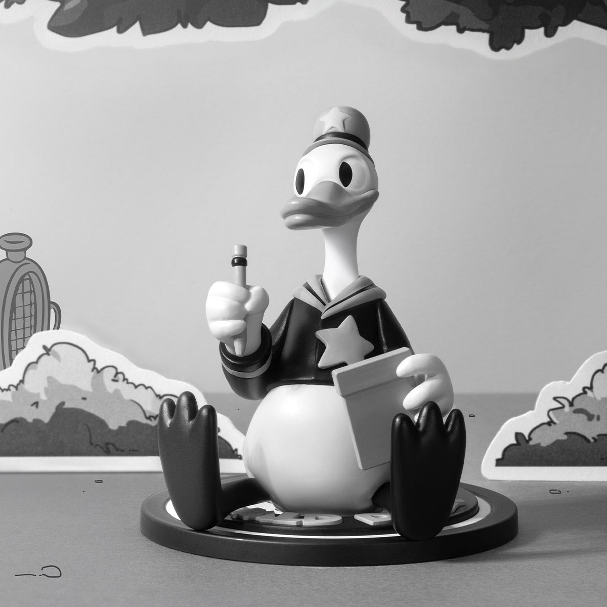 Disney Donald Duck 90th Anniversary Collectible Figure - Limited Edition Donald Duck Statue for Disney Fans, Collectors & Home Decor - Perfect for Birthday Gifts, Disney Themed Parties & Office Display