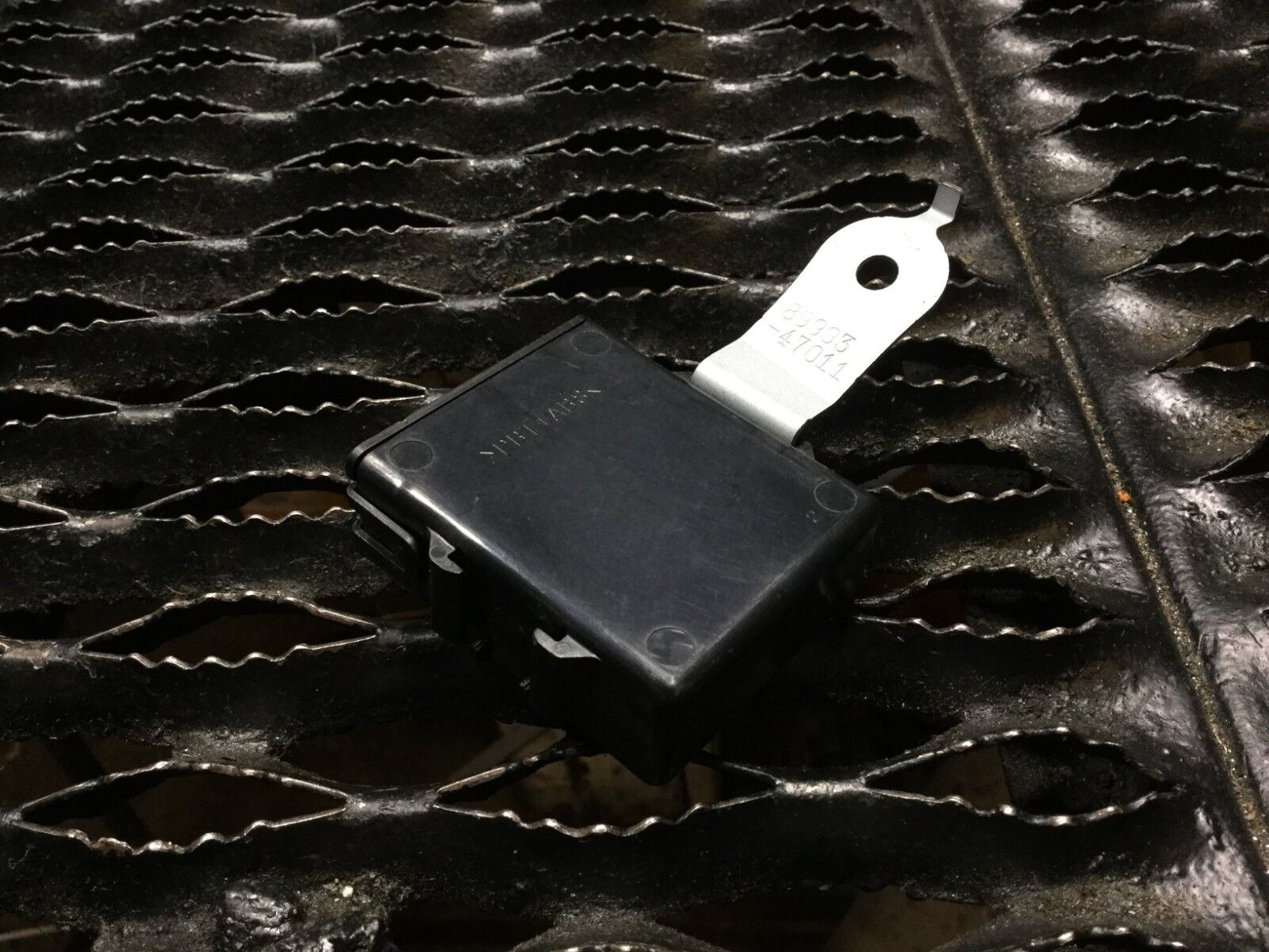 2004-2009 Toyota Prius Trunk Hatch Door Sensor Module OEM Replacement - Perfect for Automatic Door Opening/Closing System