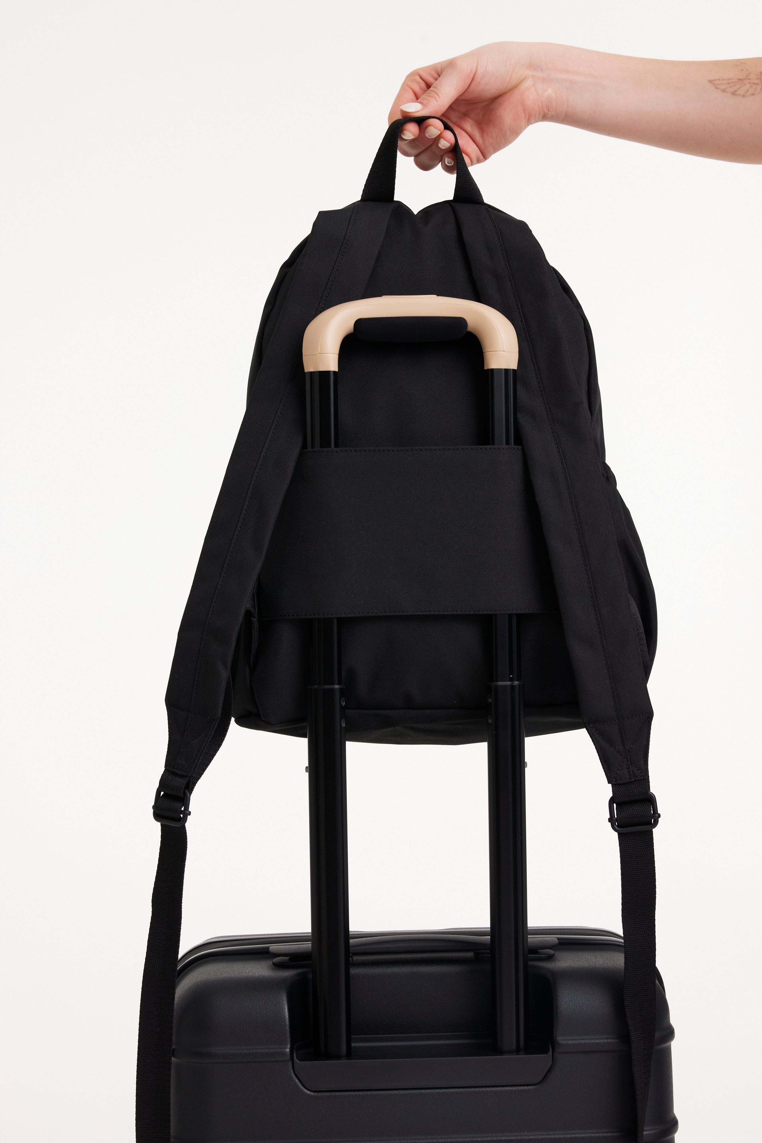 The BÉISics Backpack in Black - Stylish & Durable Travel Backpack for Women & Men - Perfect for Work, School & Everyday Use